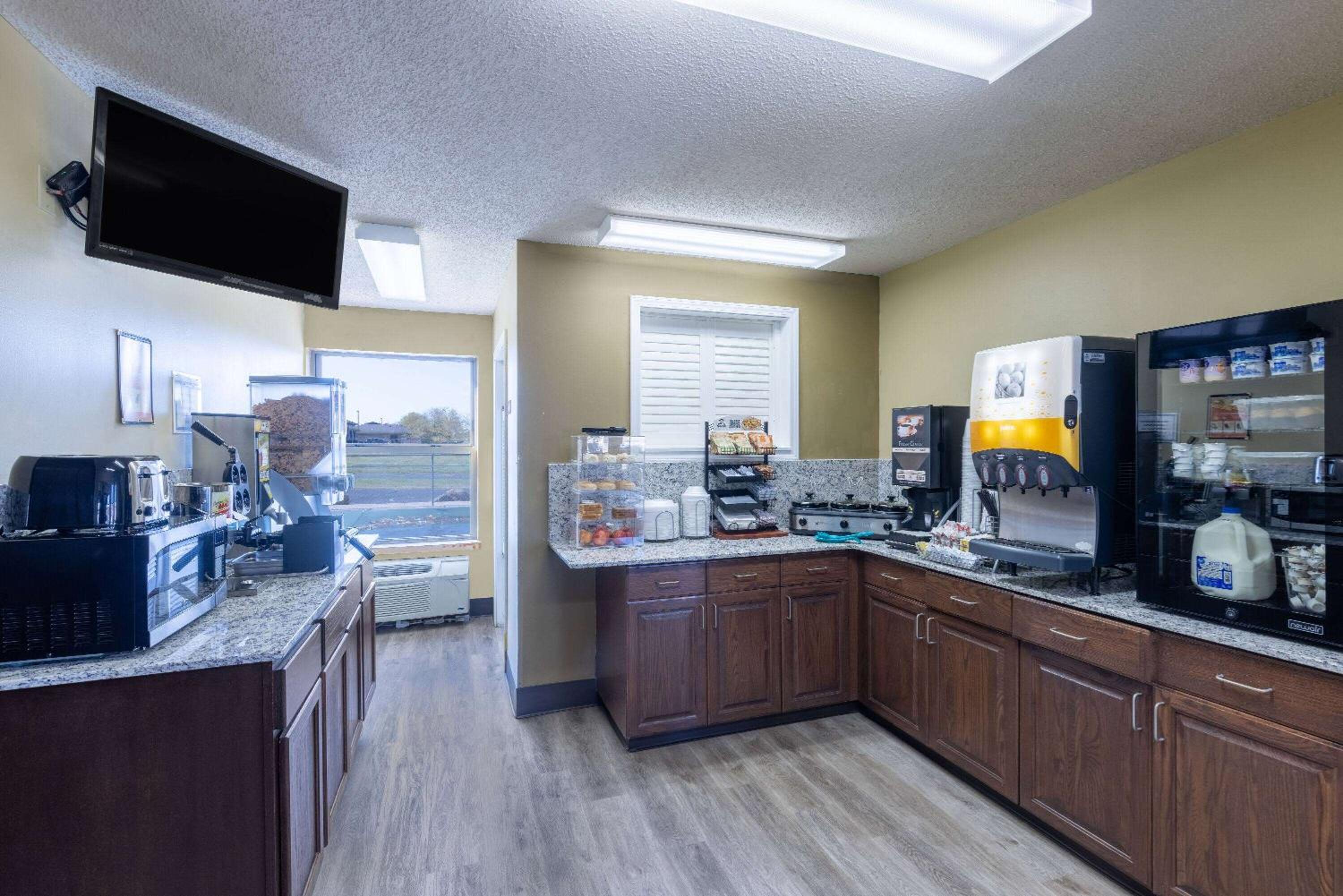 Super 8 by Wyndham Nixa/Springfield Area view 2