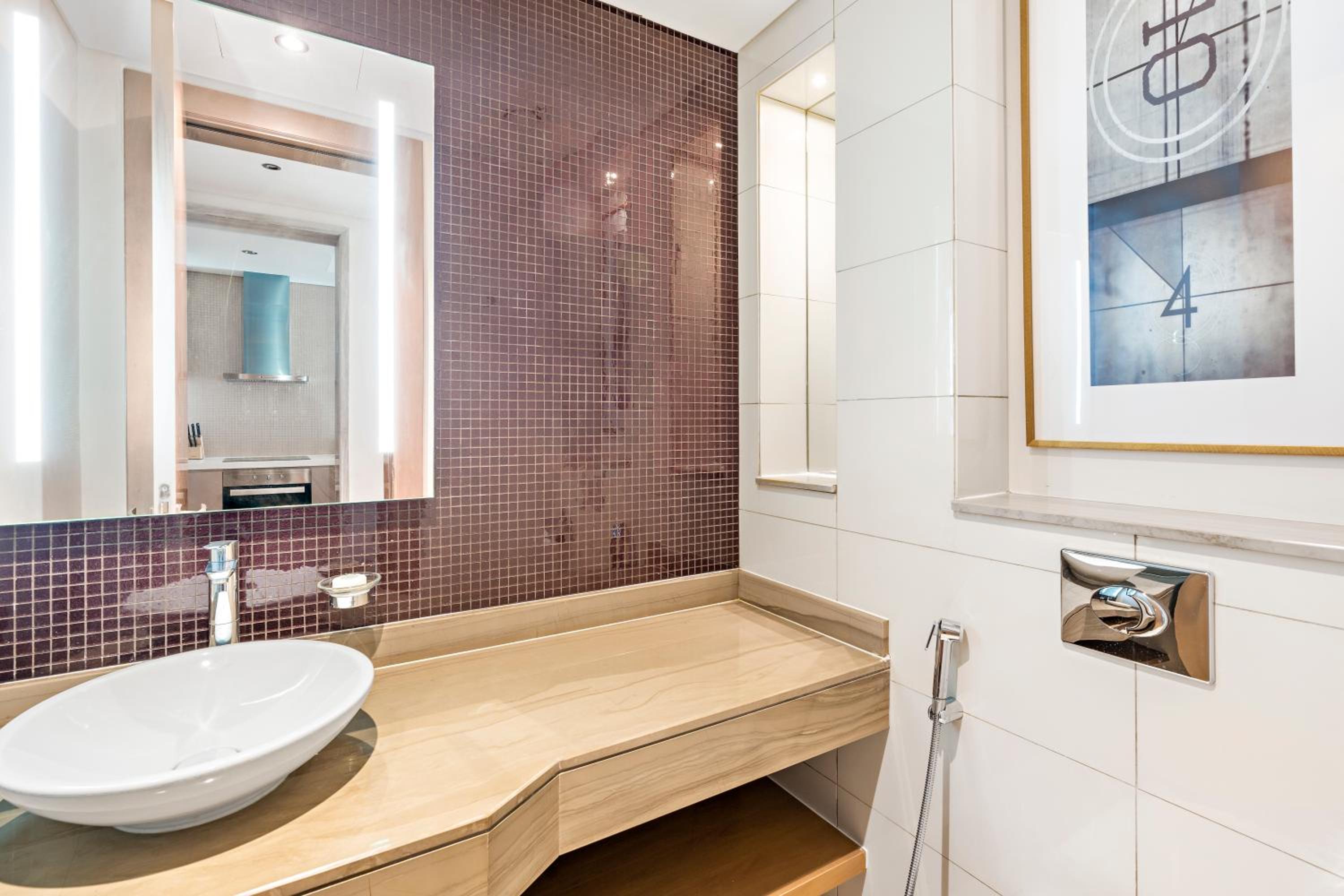 ALiving Luxury 1BR Paramount Towers Business Bay 6205
