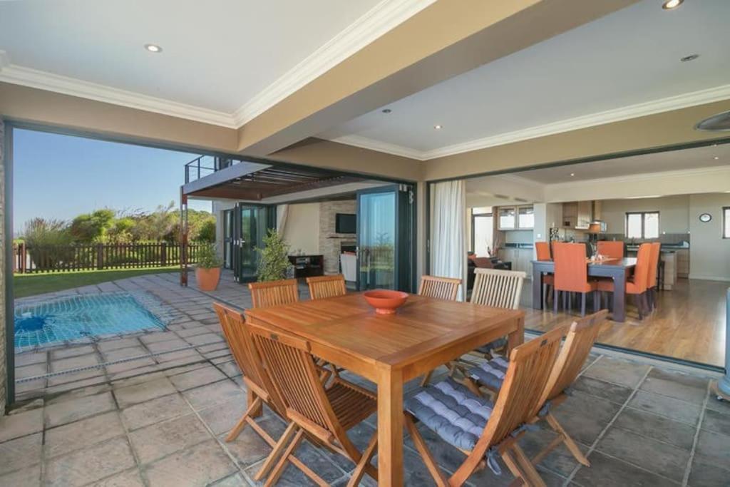 SW2 - Pezula Luxury Villa view 4