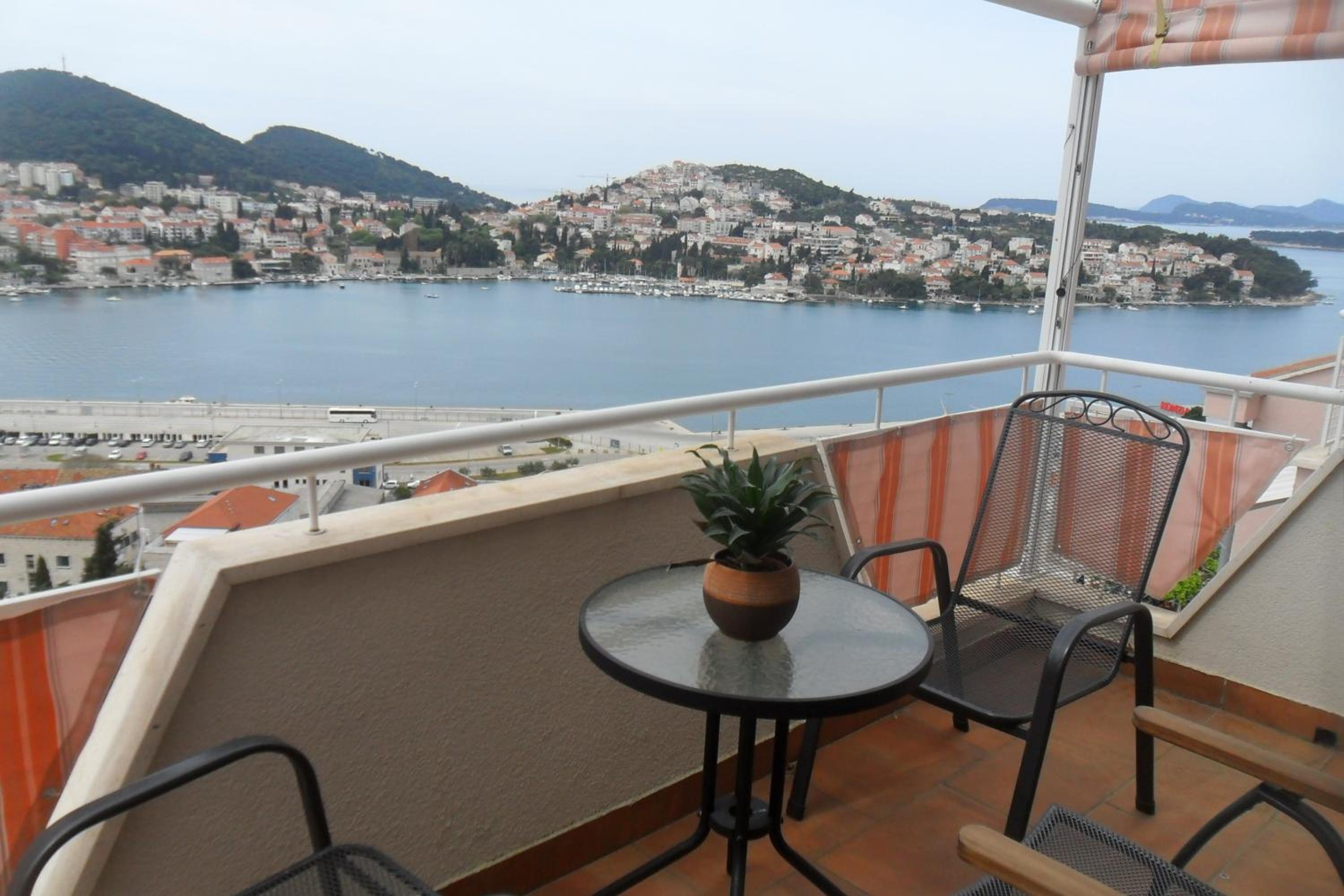 Apartment ANELA with large common tarrace and beautiful sea view