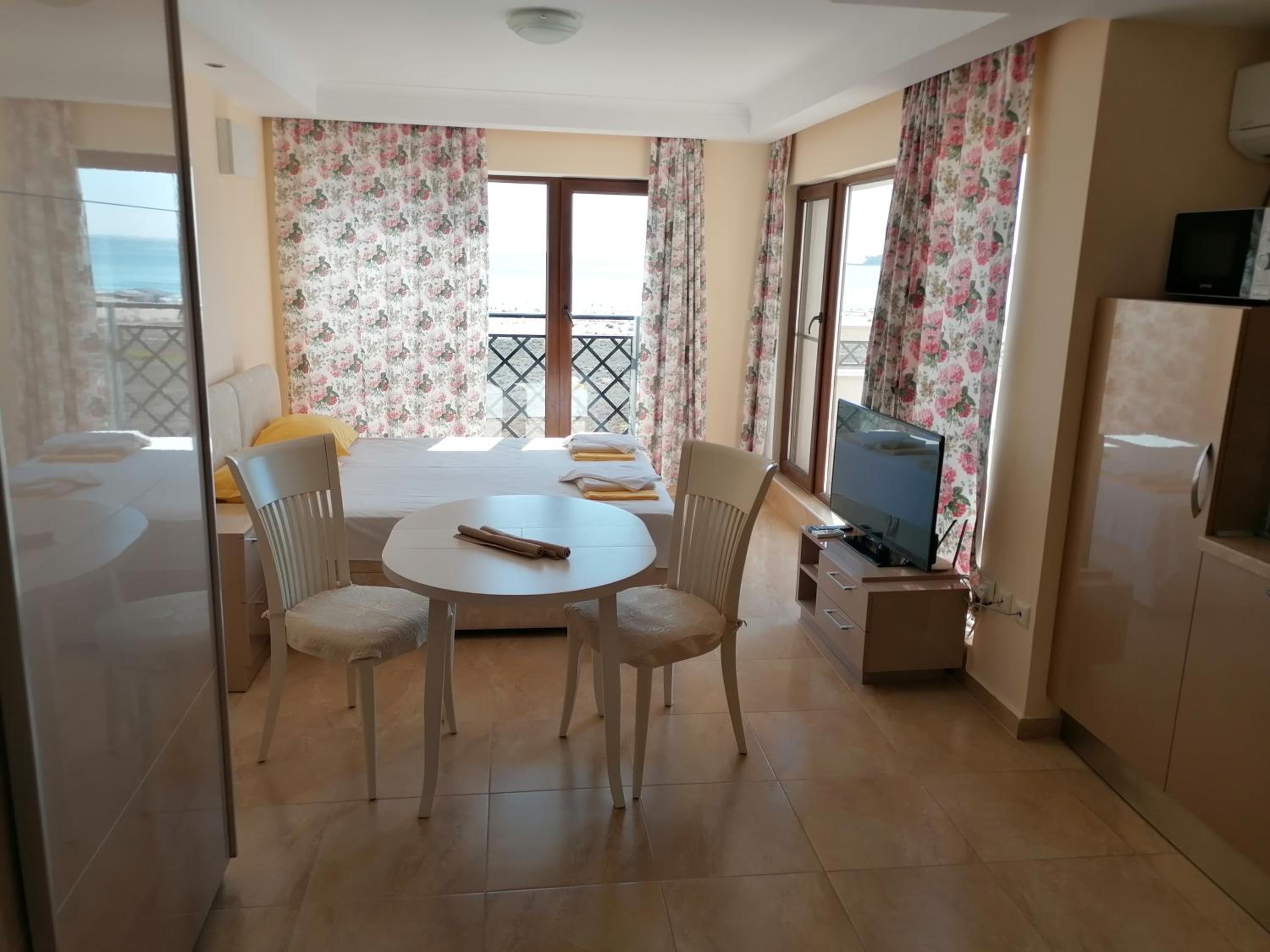 Golden Dunes Primorsko Apartments