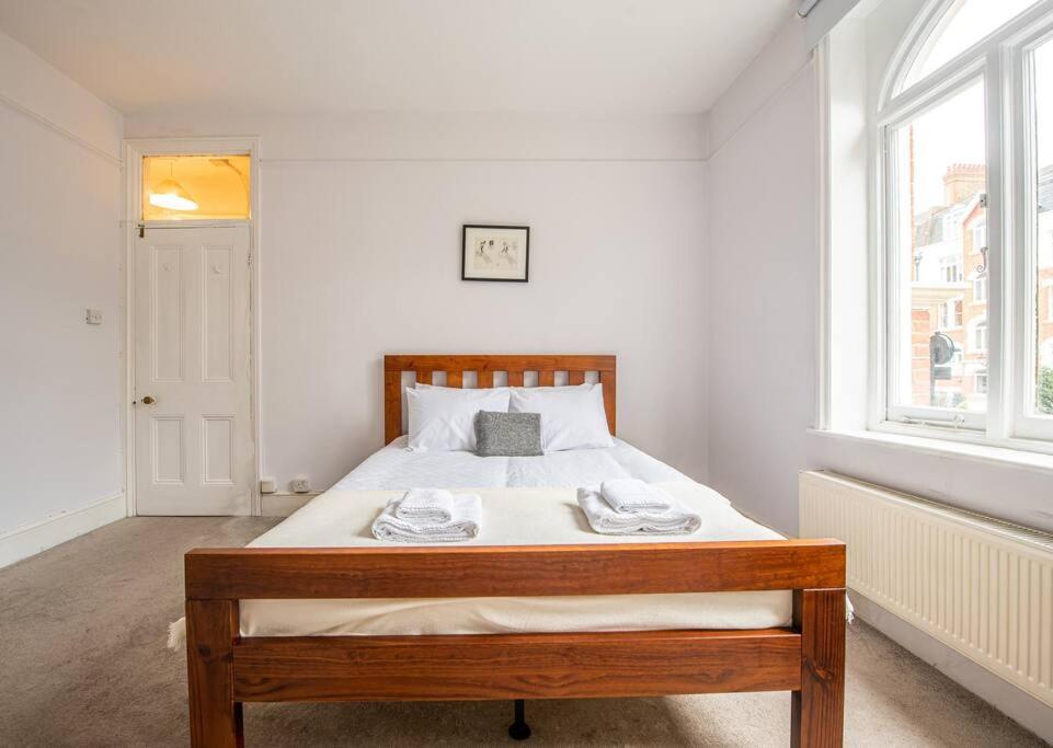 Bright Spacious Maida Vale Flat 5 - minutes from Station