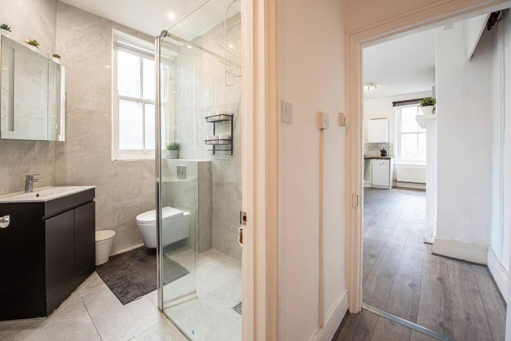 Bright Spacious Maida Vale Flat 5 - minutes from Station