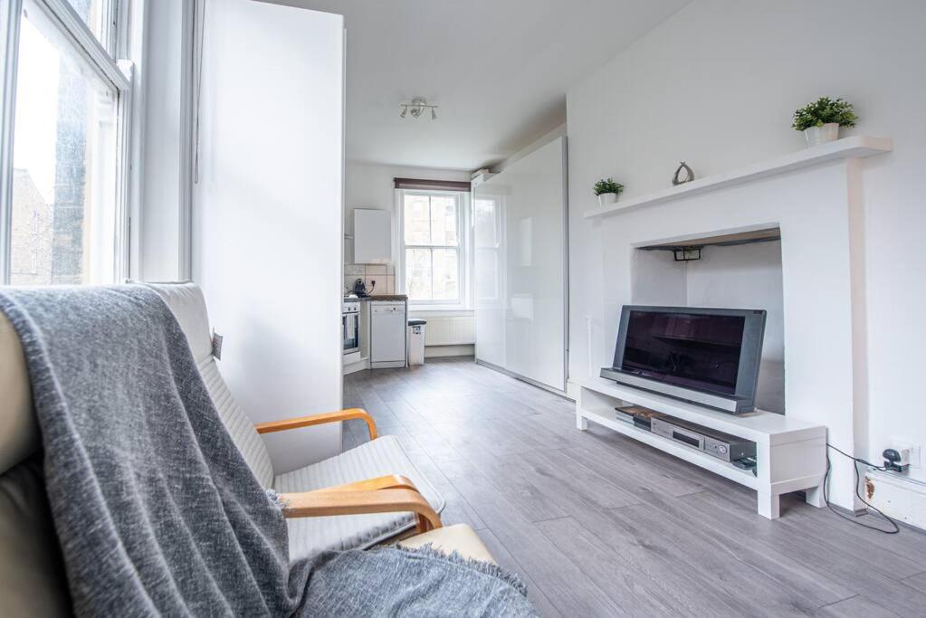 Bright Spacious Maida Vale Flat 5 - minutes from Station