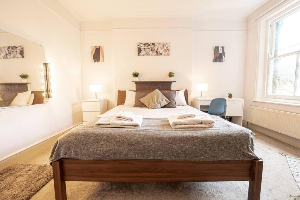 Bright Spacious Maida Vale Flat 5 - minutes from Station