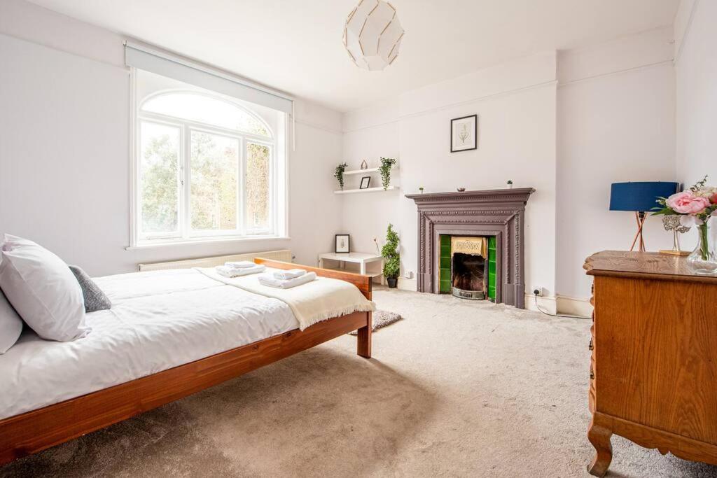 Bright Spacious Maida Vale Flat 5 - minutes from Station