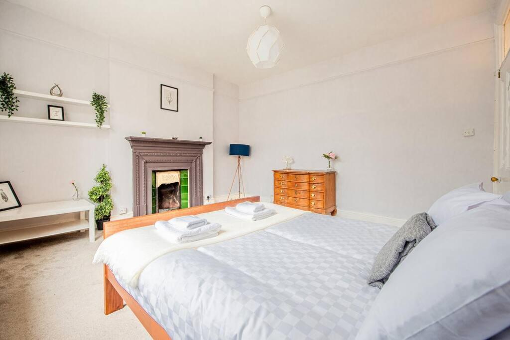 Bright Spacious Maida Vale Flat 5 - minutes from Station