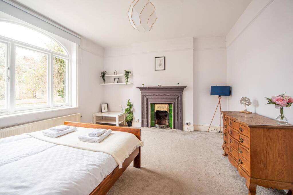 Bright Spacious Maida Vale Flat 5 - minutes from Station
