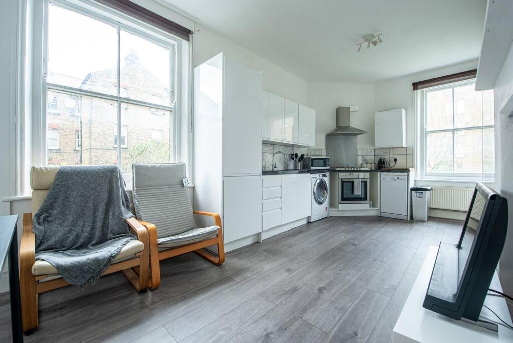 Bright Spacious Maida Vale Flat 5 - minutes from Station