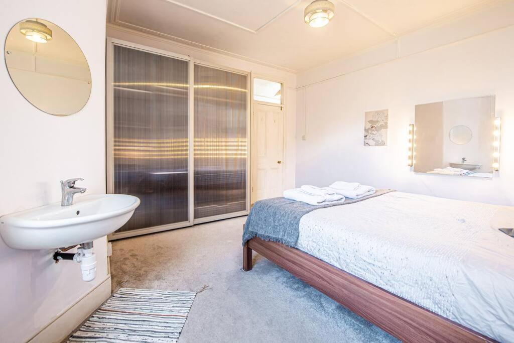 Bright Spacious Maida Vale Flat 5 - minutes from Station