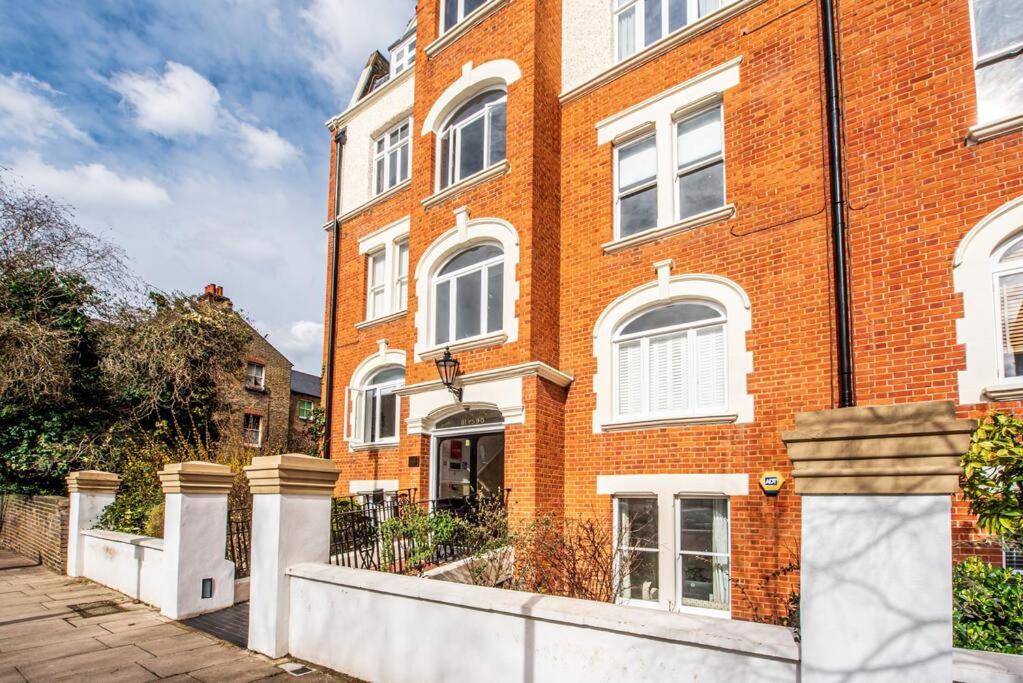 Bright Spacious Maida Vale Flat 5 - minutes from Station