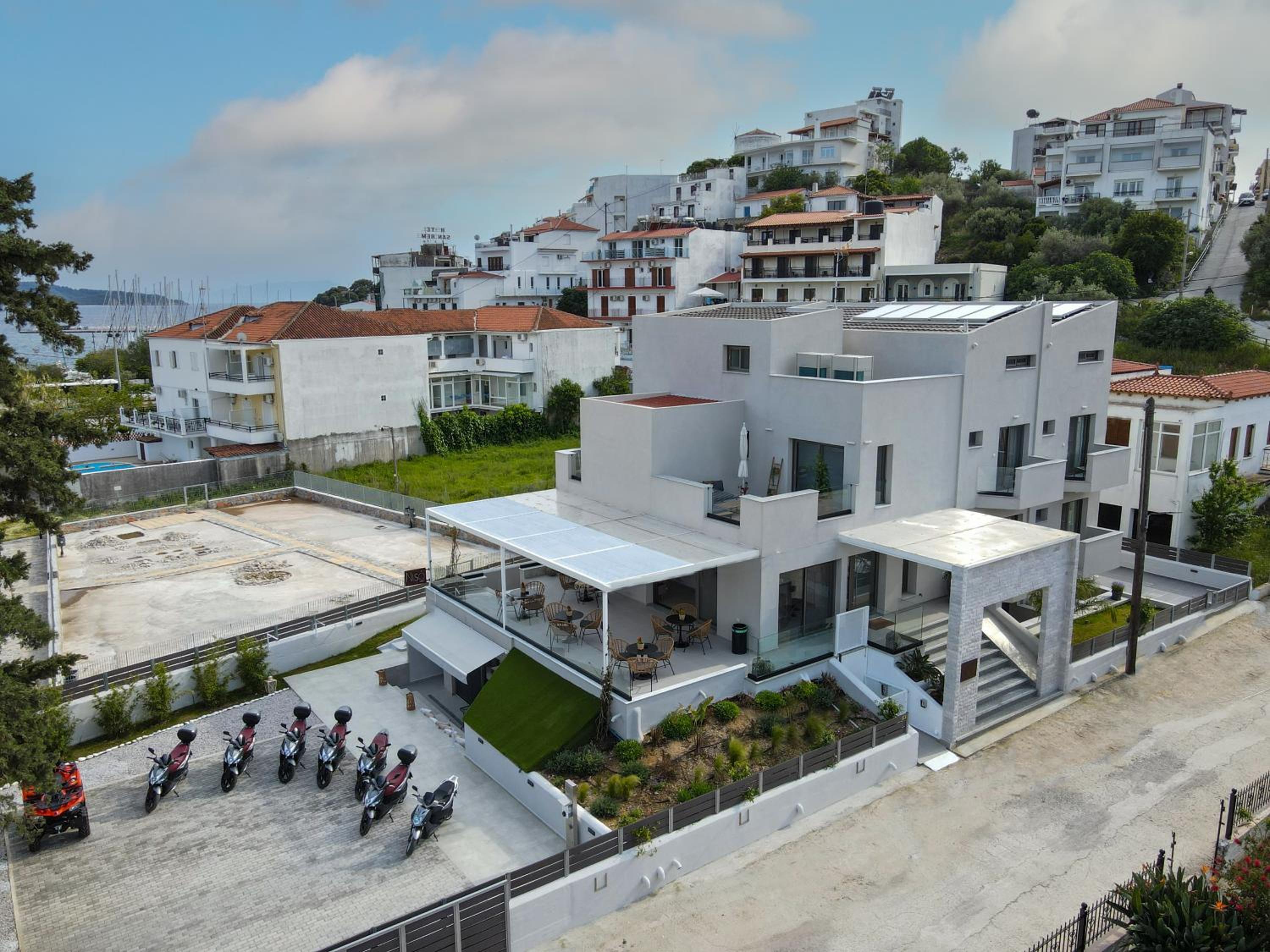 Hotel Niso Skiathos - Image 1