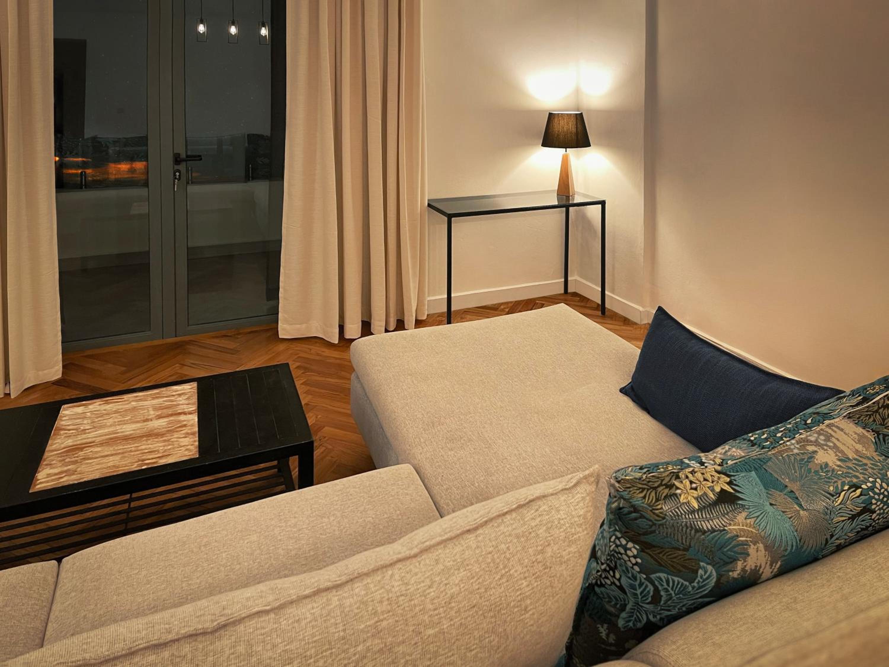 Phoenix Valley Suite - Exclusive Apartment + Pool view 5