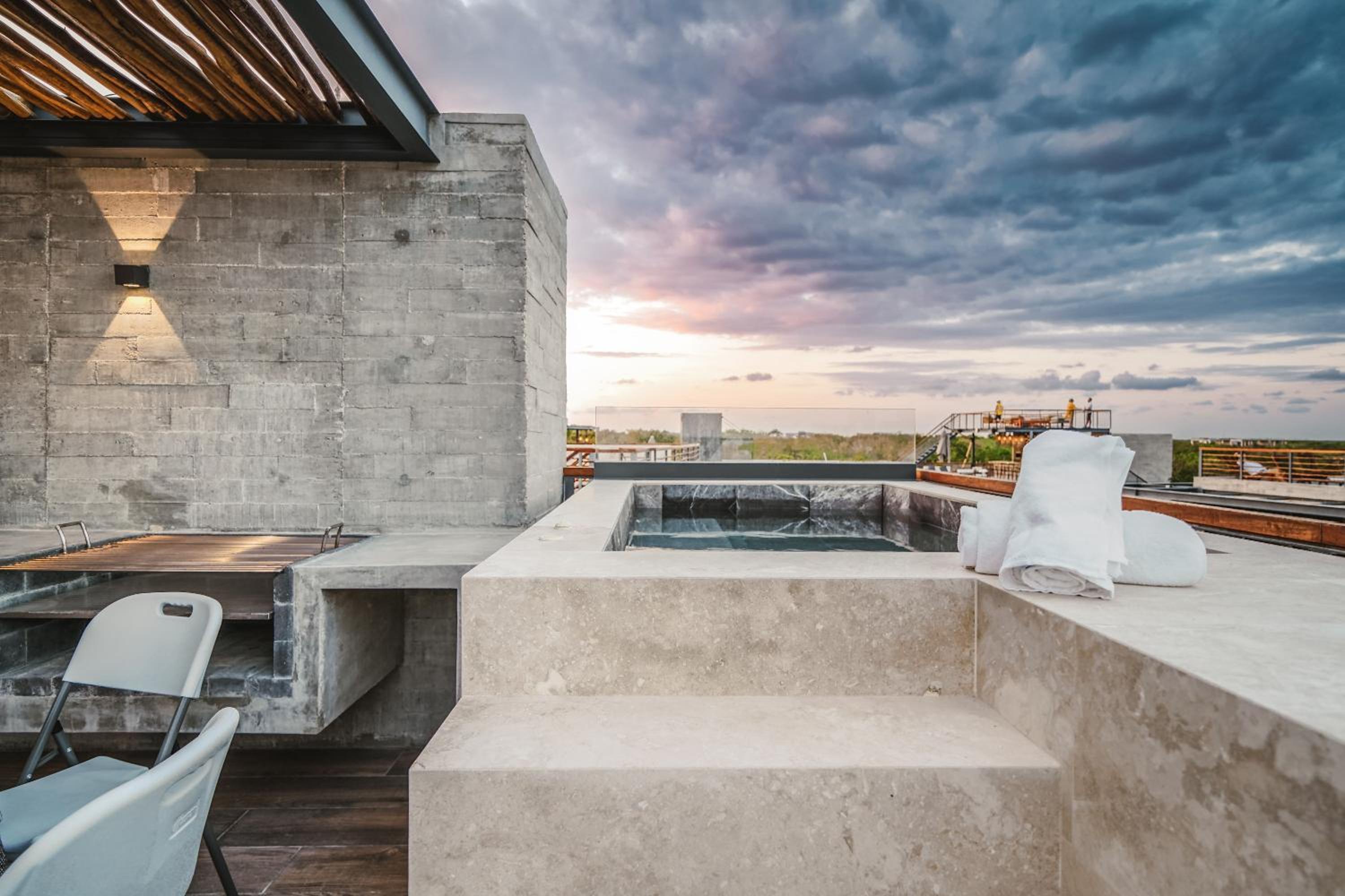 Stunning 1BR with Jacuzzi Cenote