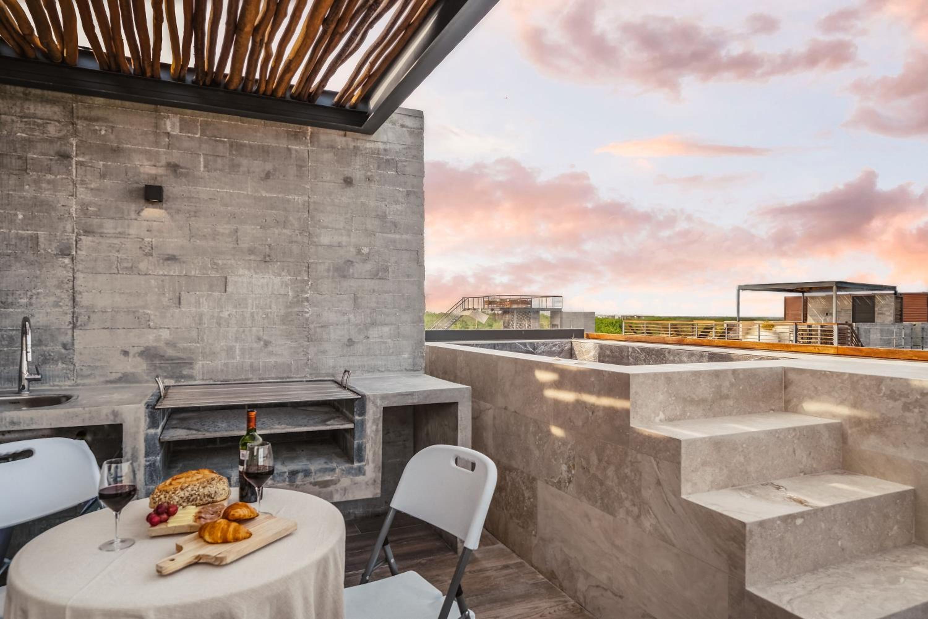 Stunning 1BR with Jacuzzi Cenote