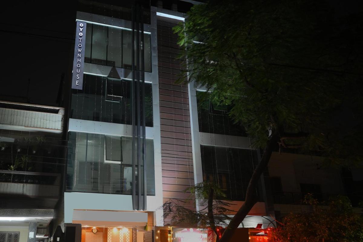 Super OYO Townhouse OAK Hotel Ar Ganges Premium view 3