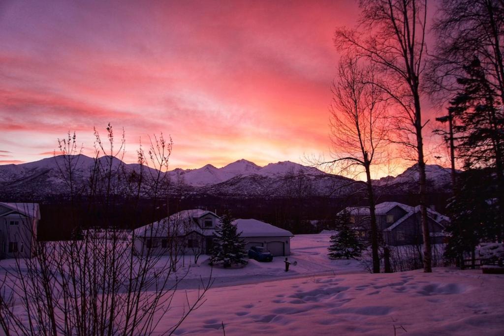 Hot Tub Stunning Mountain Views 2 kitchens 4 bedroom 2 bathroom view 3