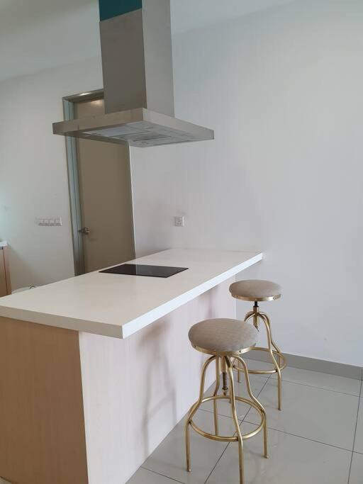 Southbay Seaview Condo A10 #10minQueensbay #15minSPICE photo 3
