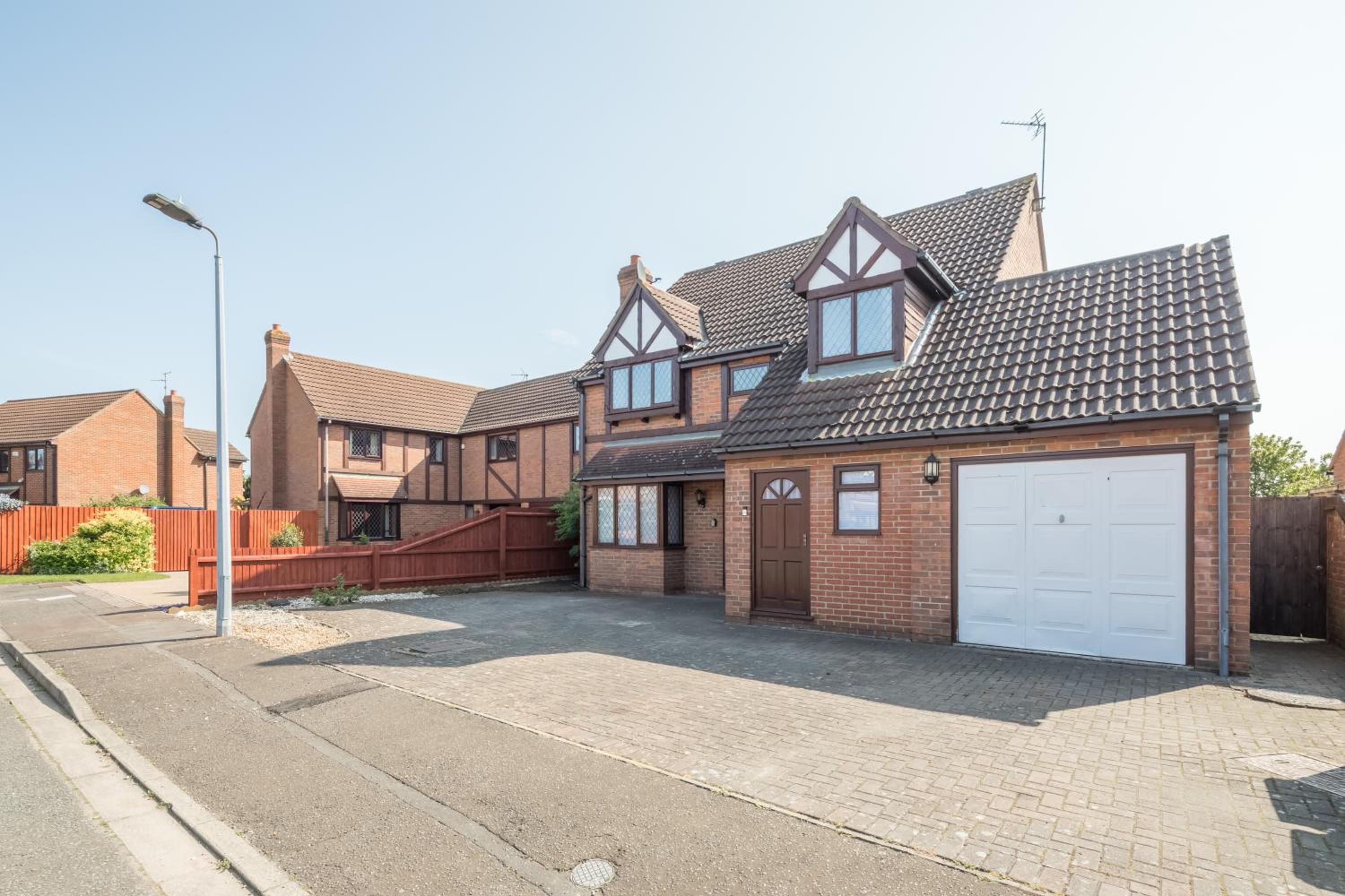 Well-Located Foxdale Stay with Parking view 4