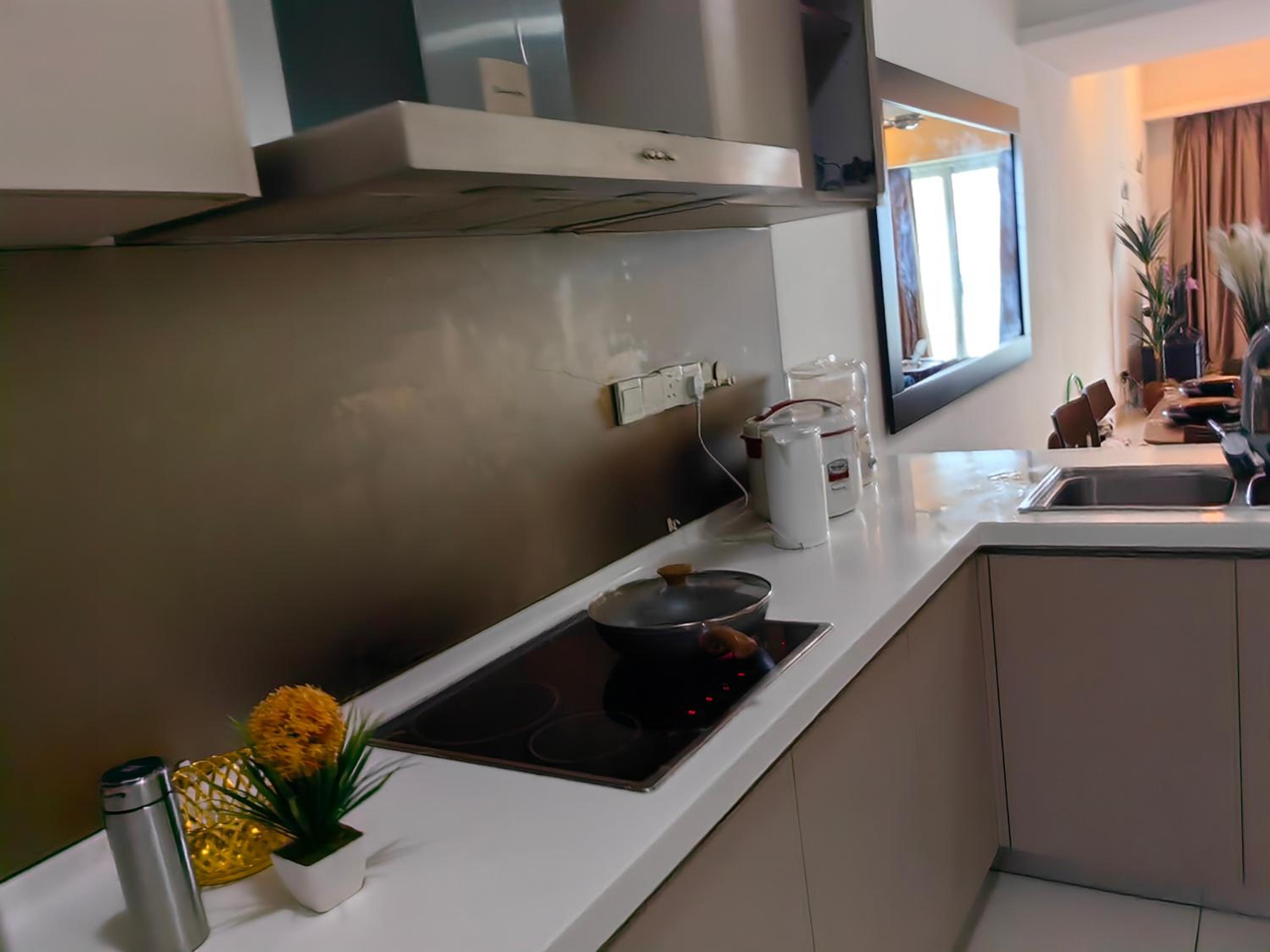 The Robertson S22 Jalan Alor Petaling Street Bukit Bintang KL 3R2B 8Pax