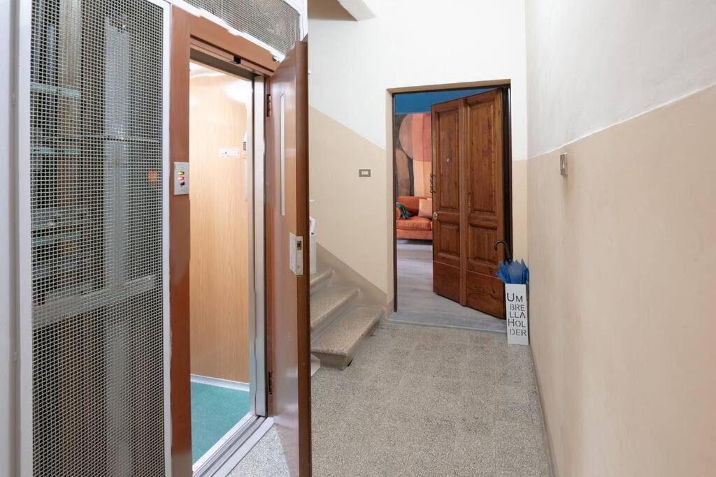 Via Pollaiolo, 55 - Florence Charming Apartments - Comfort e Stile a 350mt dal Tram! First floor with elevator and car places on street