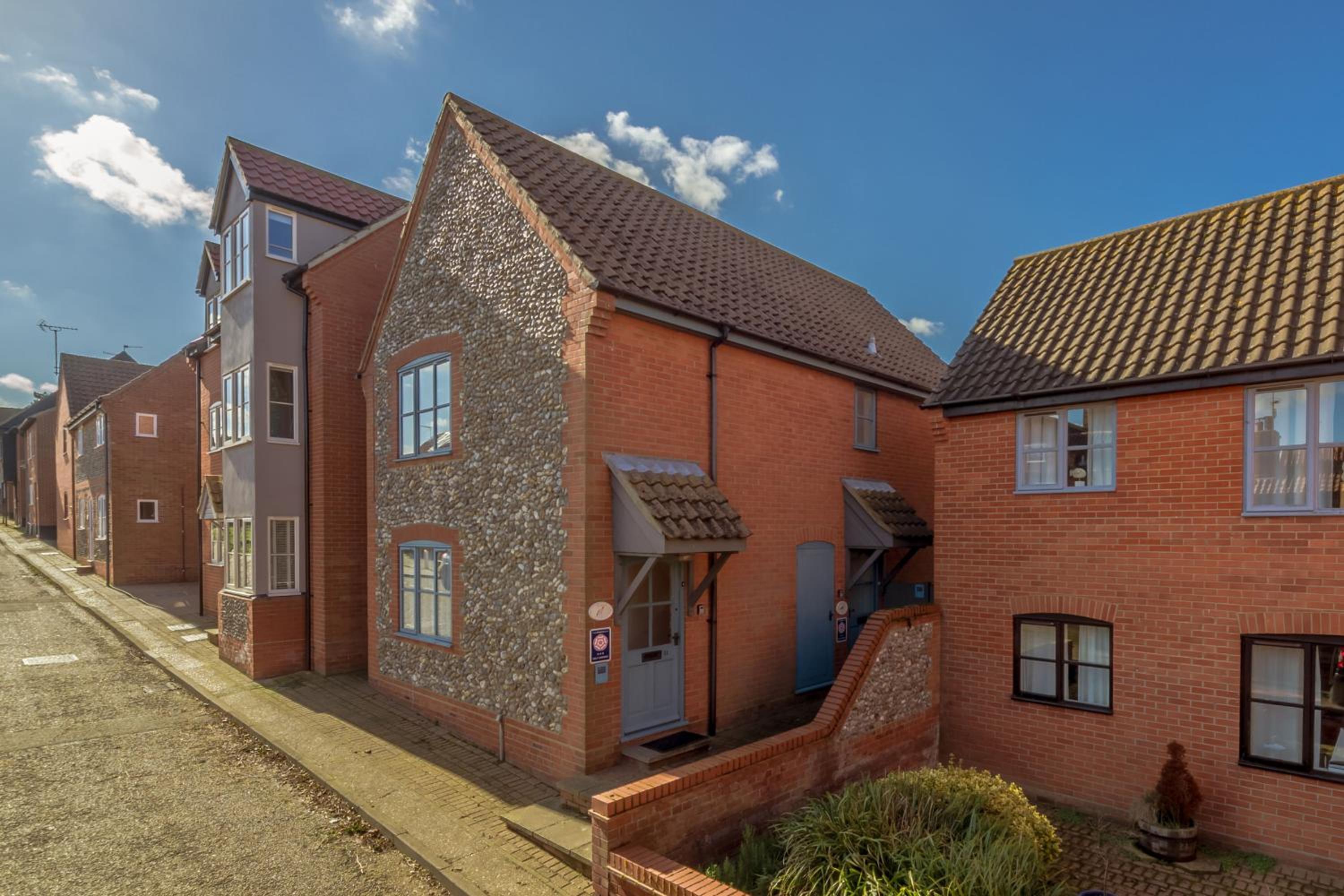 Curlew Apartment