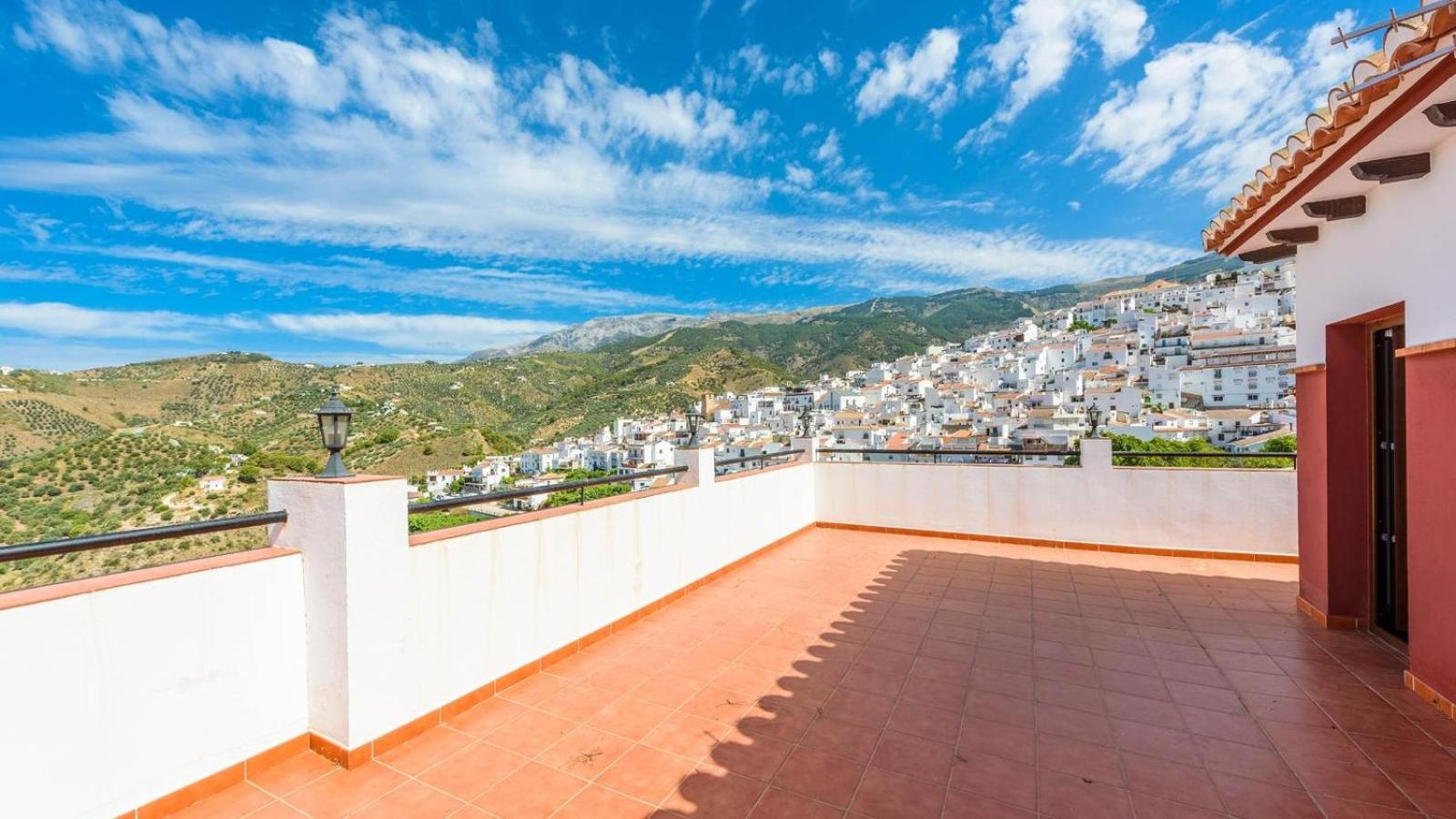 Villa La Posada Canillas de Albaida by Ruralidays