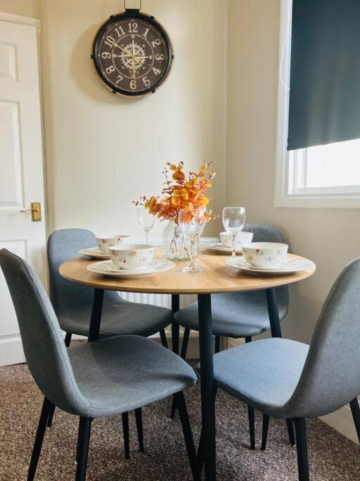 Beach Vibes in Southend-On-Sea by Artisan Stays I Free Parking view 5