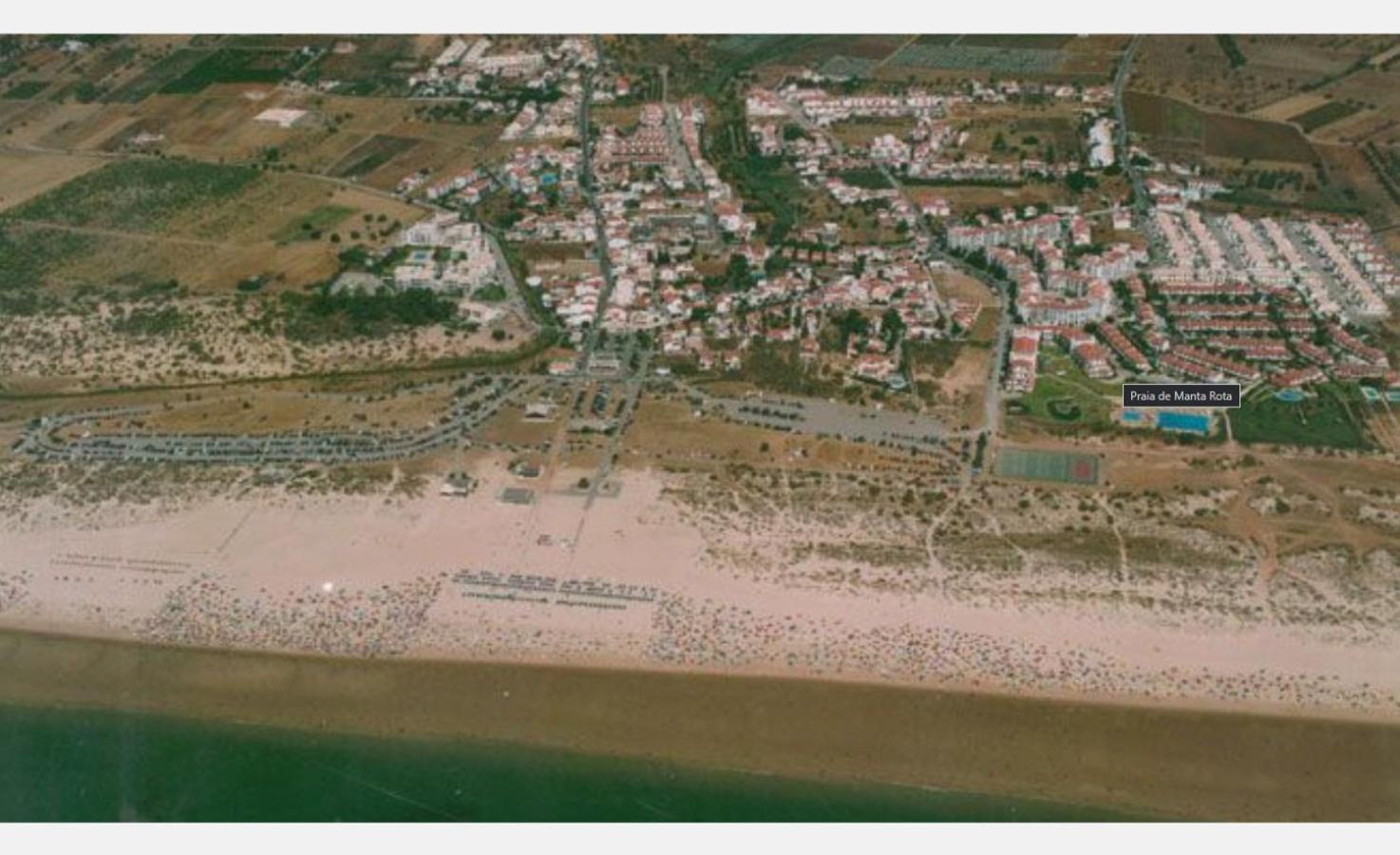 Algarve T2 apartment w balcony and sea view near beach in Manta Rota view 3
