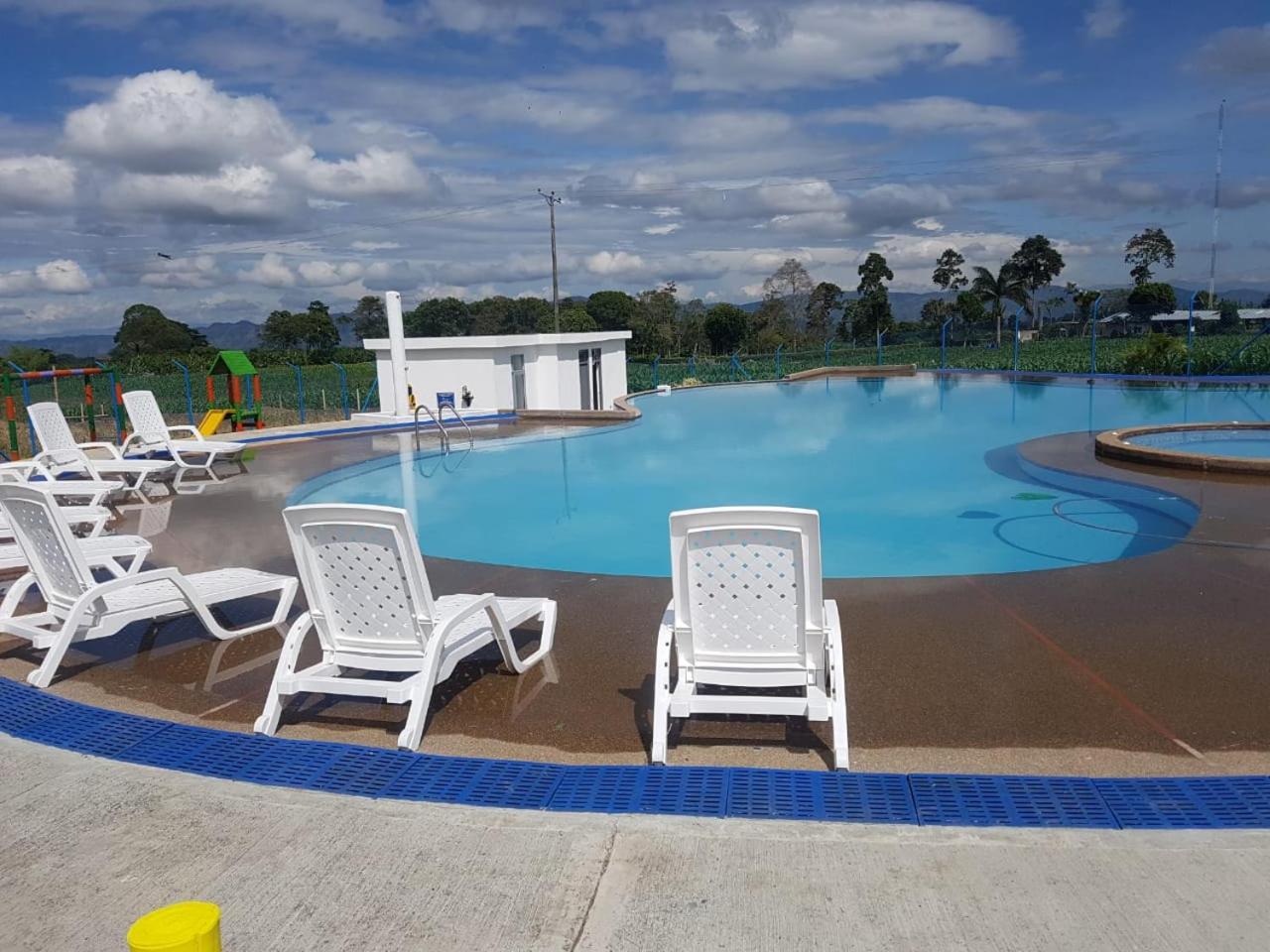 Hotel Apartamento muy cerca al Parque del Café con Piscina - Montenegro 101A - Image 1