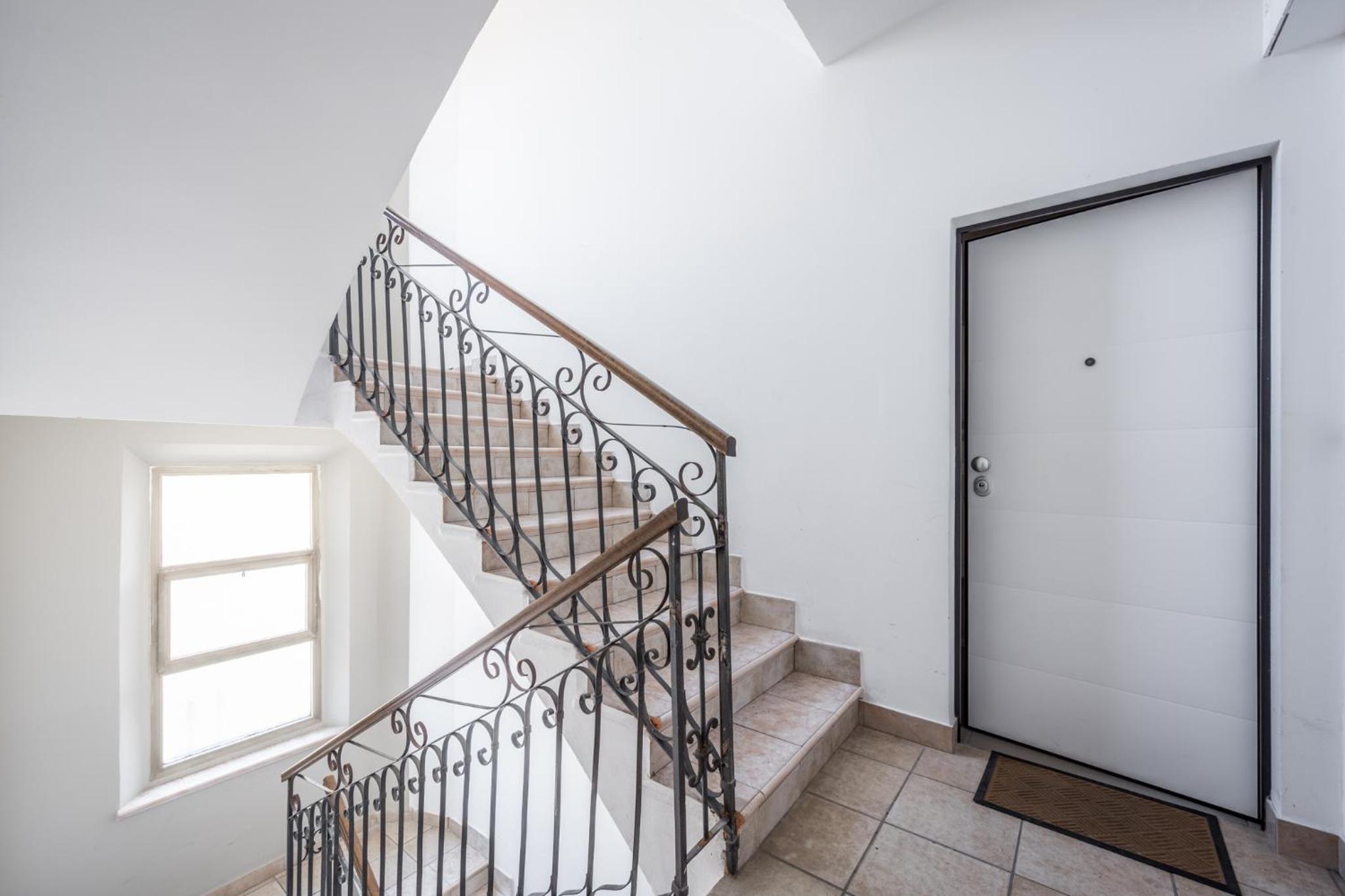 Suite 649 Mono con terrazzo view 3