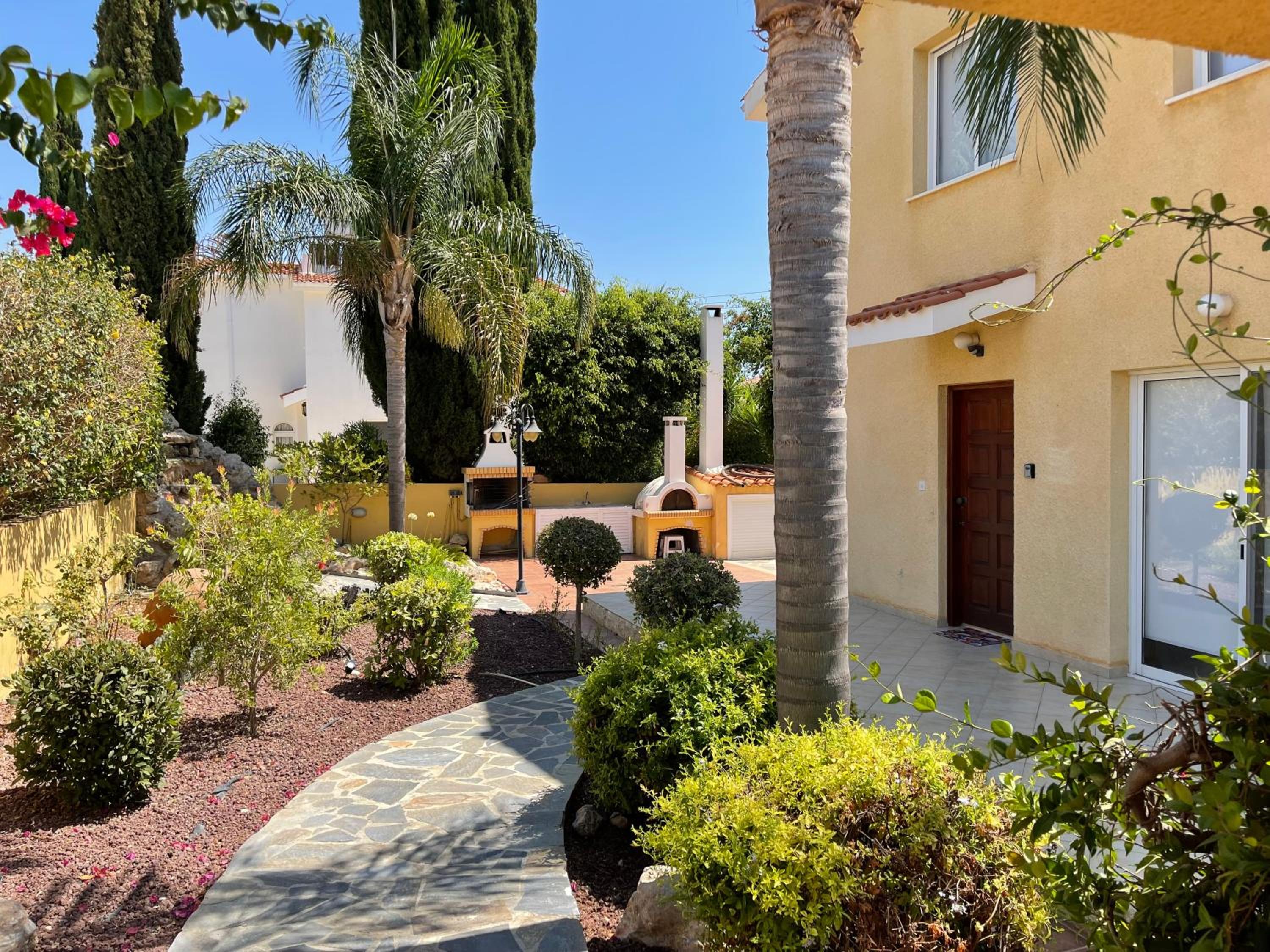 Coral Bay new furnished private villa with pool