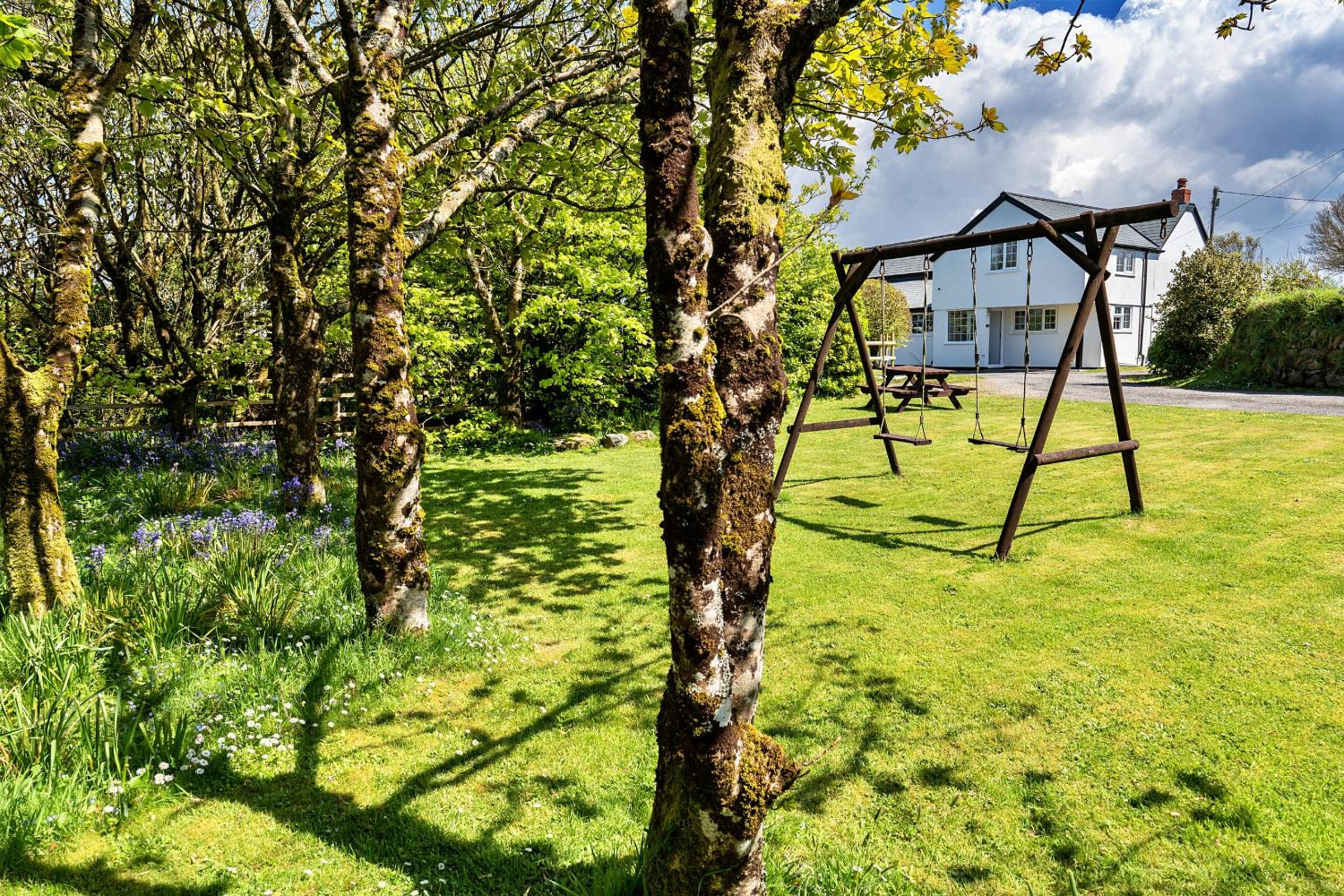 Finest Retreats - Trethew Cottage view 4