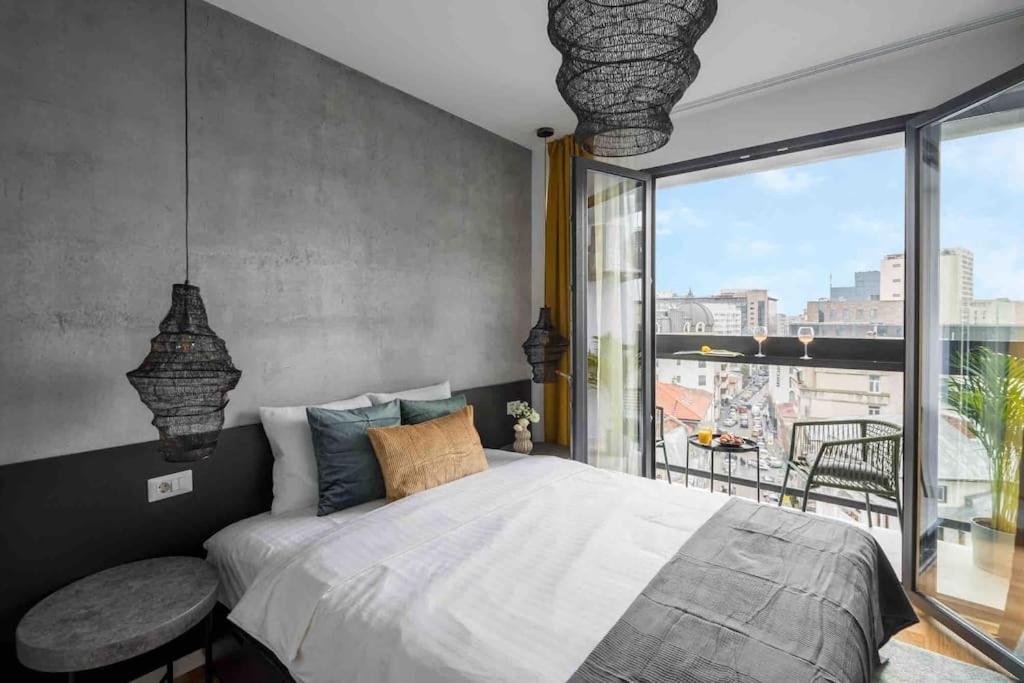 Superb Views 2BR Flat + Balcony view 3