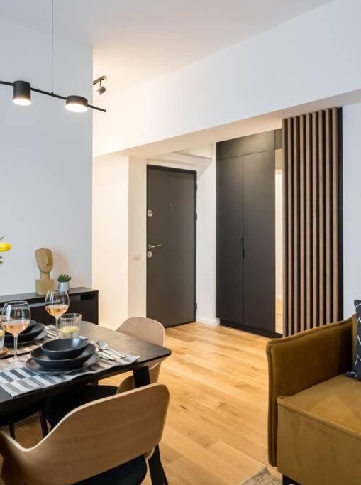 Superb Views 2BR Flat + Balcony view 5