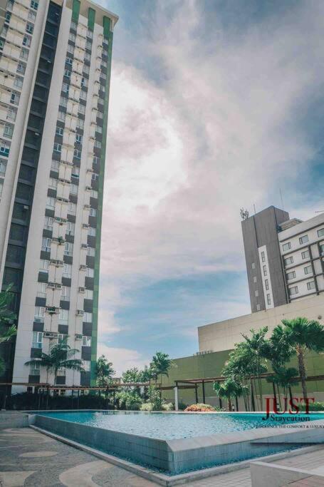 Centrio Tower w/ Netflix + WiFi view 4