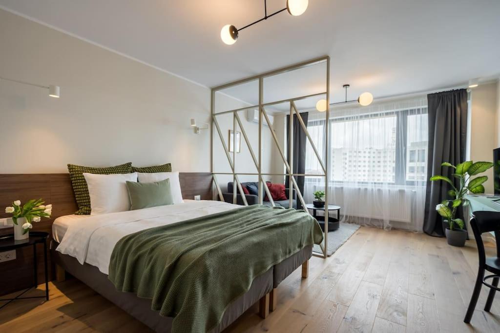 Superb Studio - City Skyline view 3