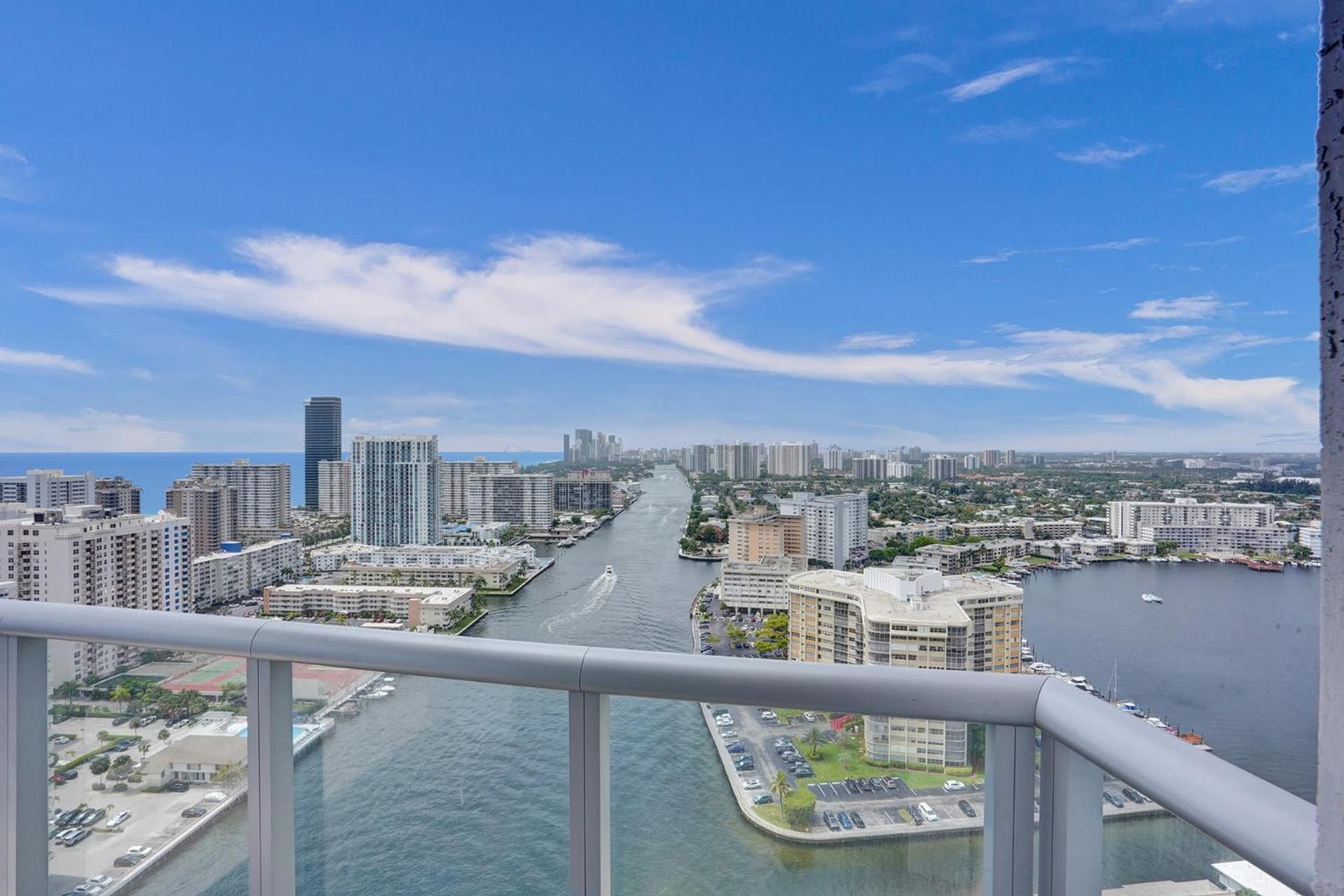 Lower Penthouse 3BD 3BA - Beach Pool Gym - Image 5