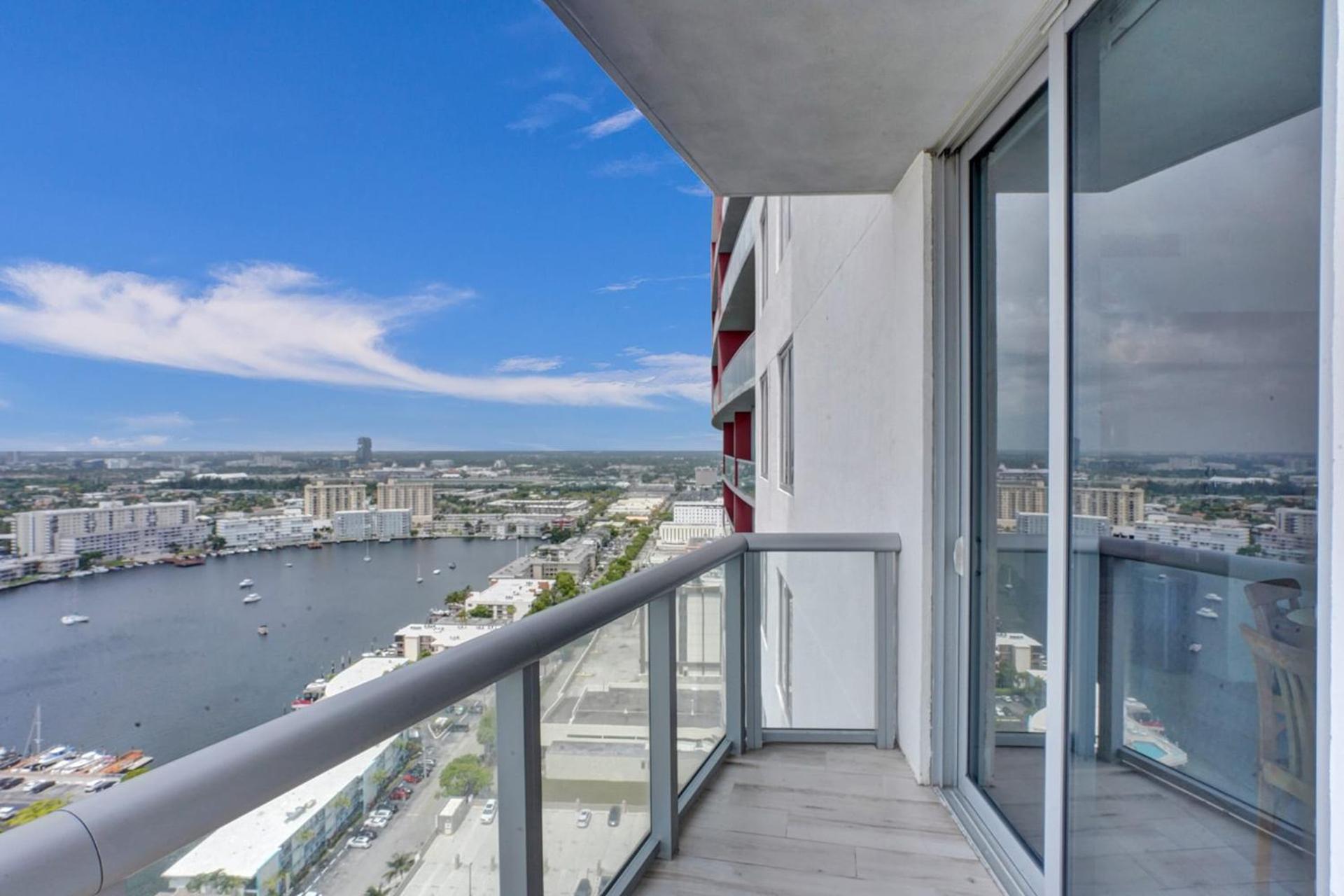 Lower Penthouse 3BD 3BA - Beach Pool Gym - Image 4