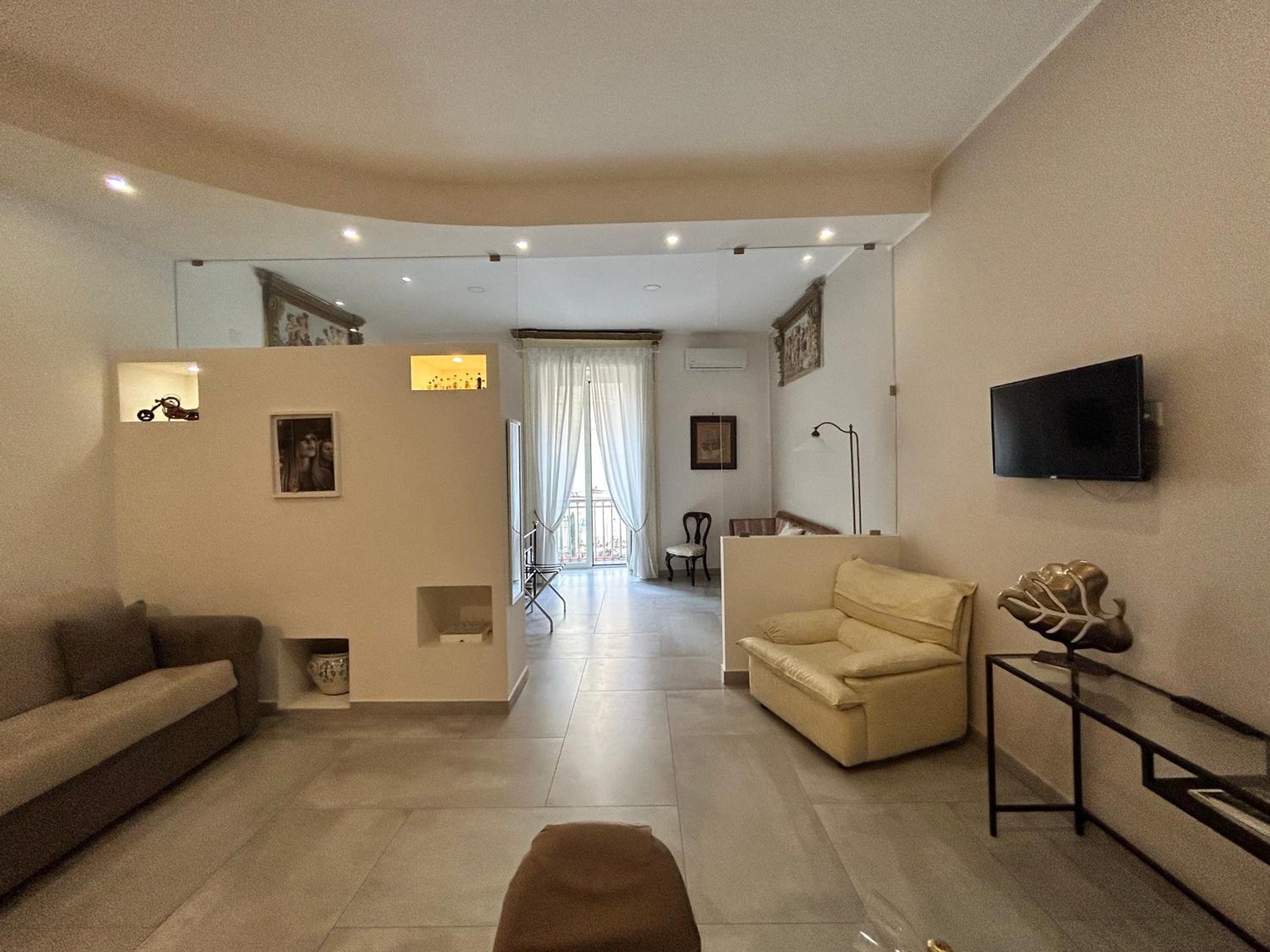 questo rinascimento CASA BRIGITTE en Naples — hotel room