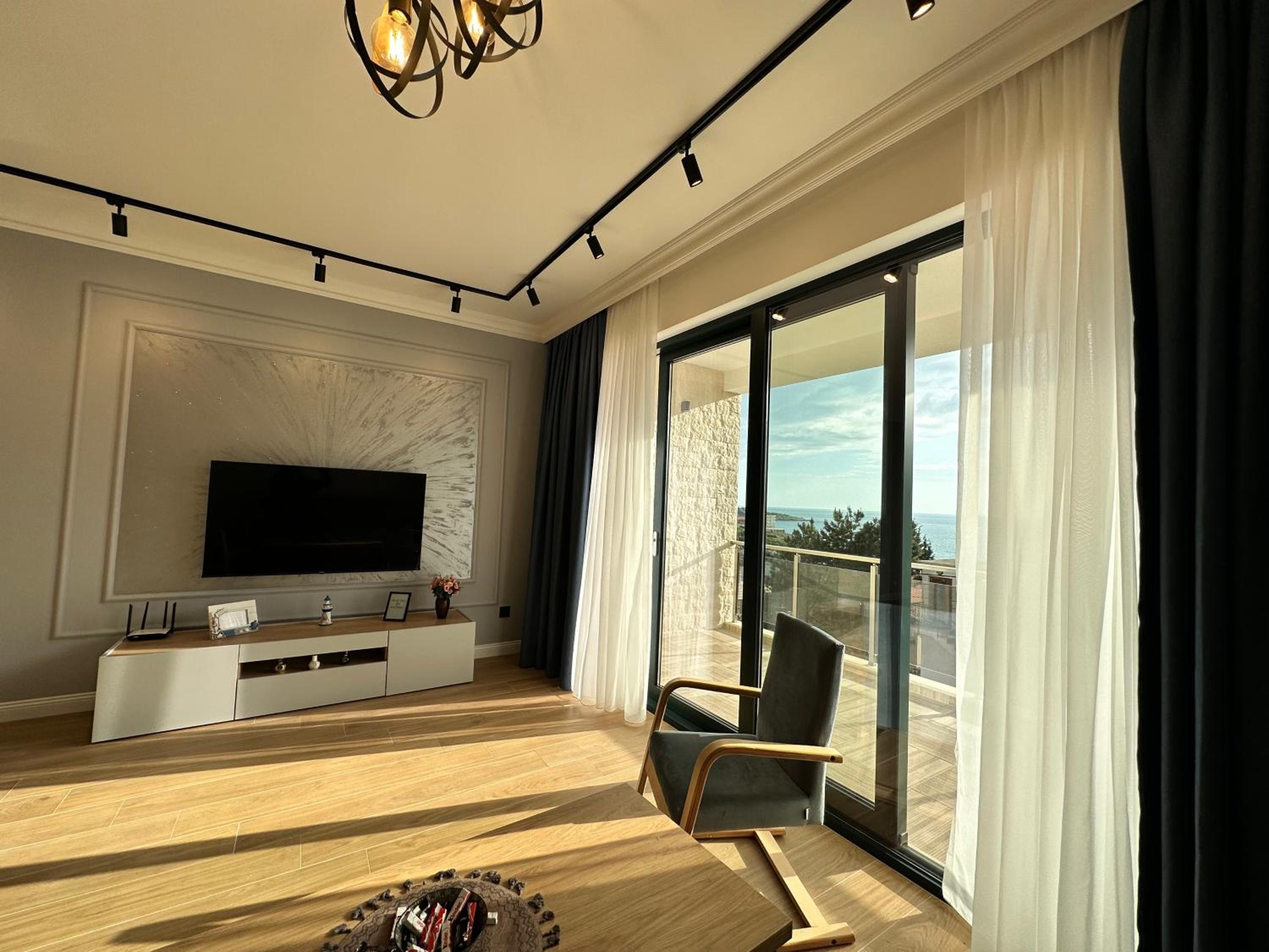 White Star Apartments view 3