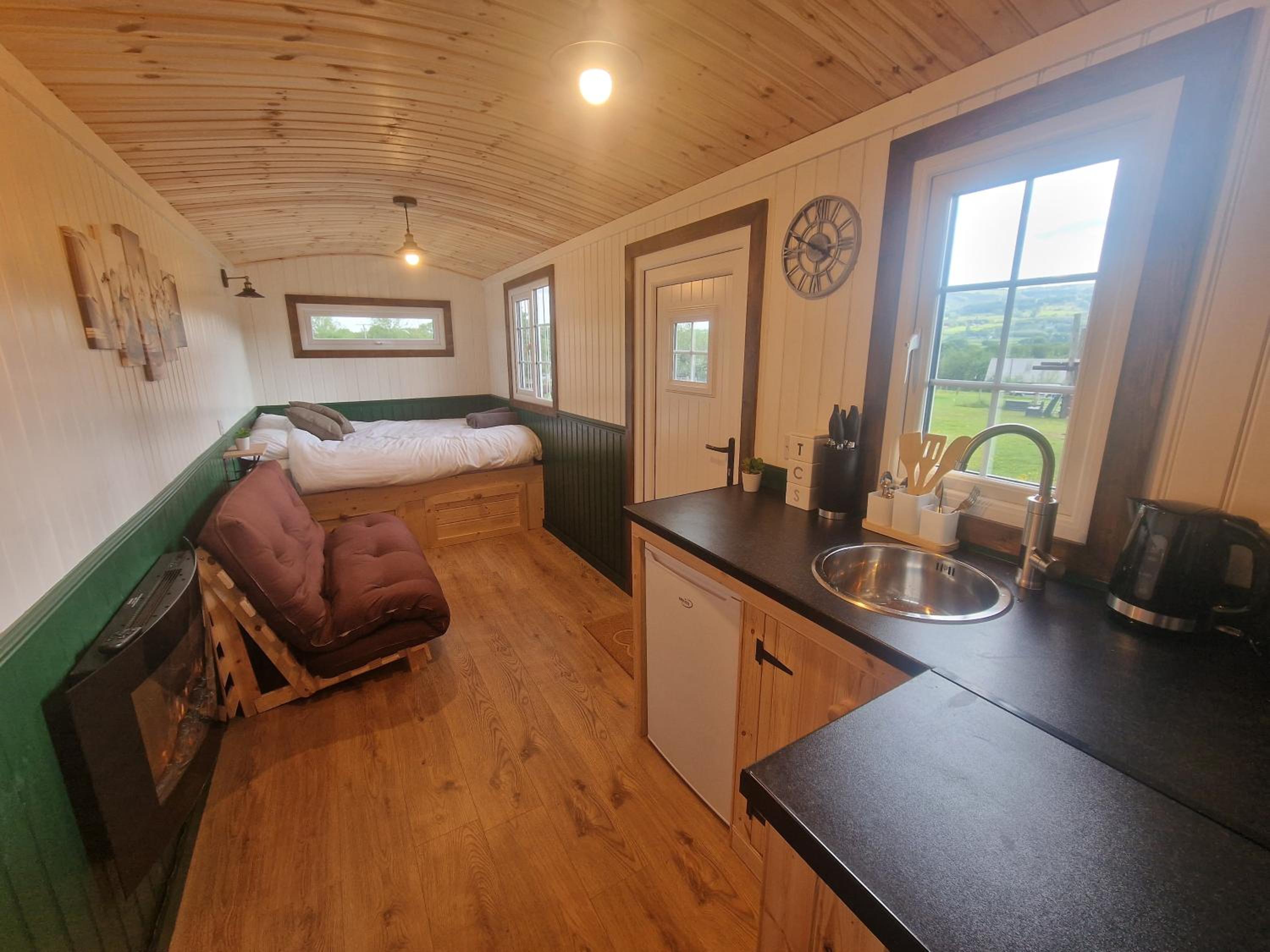 Hotel Cwtch Glamping Shepherds Huts