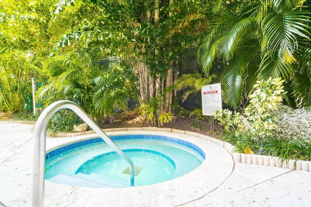 1bed 1bath Steps To Marina & Cocowalk In Grove