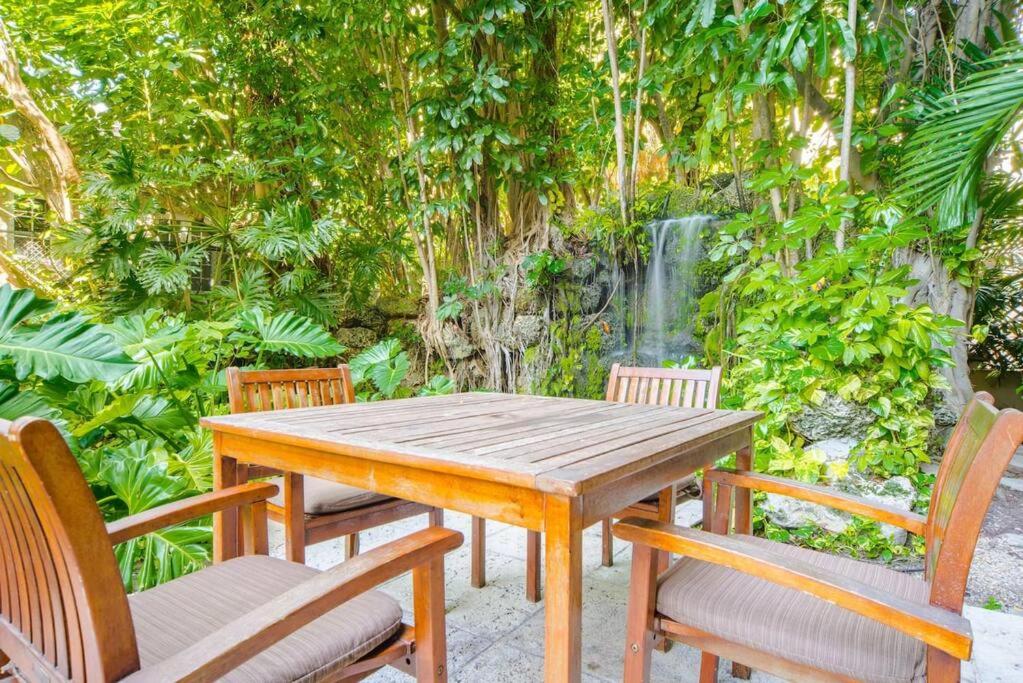 1bed 1bath Steps To Marina & Cocowalk In Grove