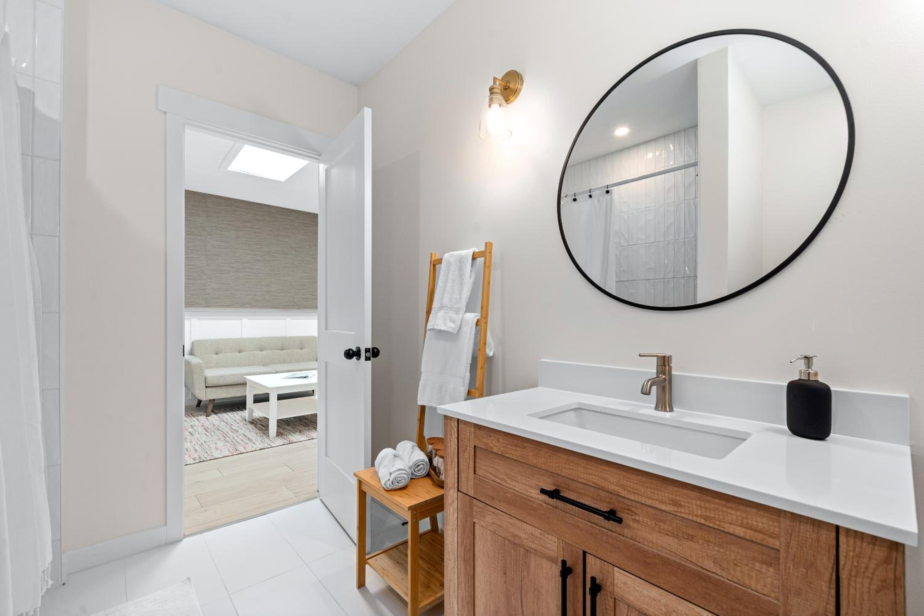 Belleville Vacations - The Olympia: Front Street Flats - Property Image 2