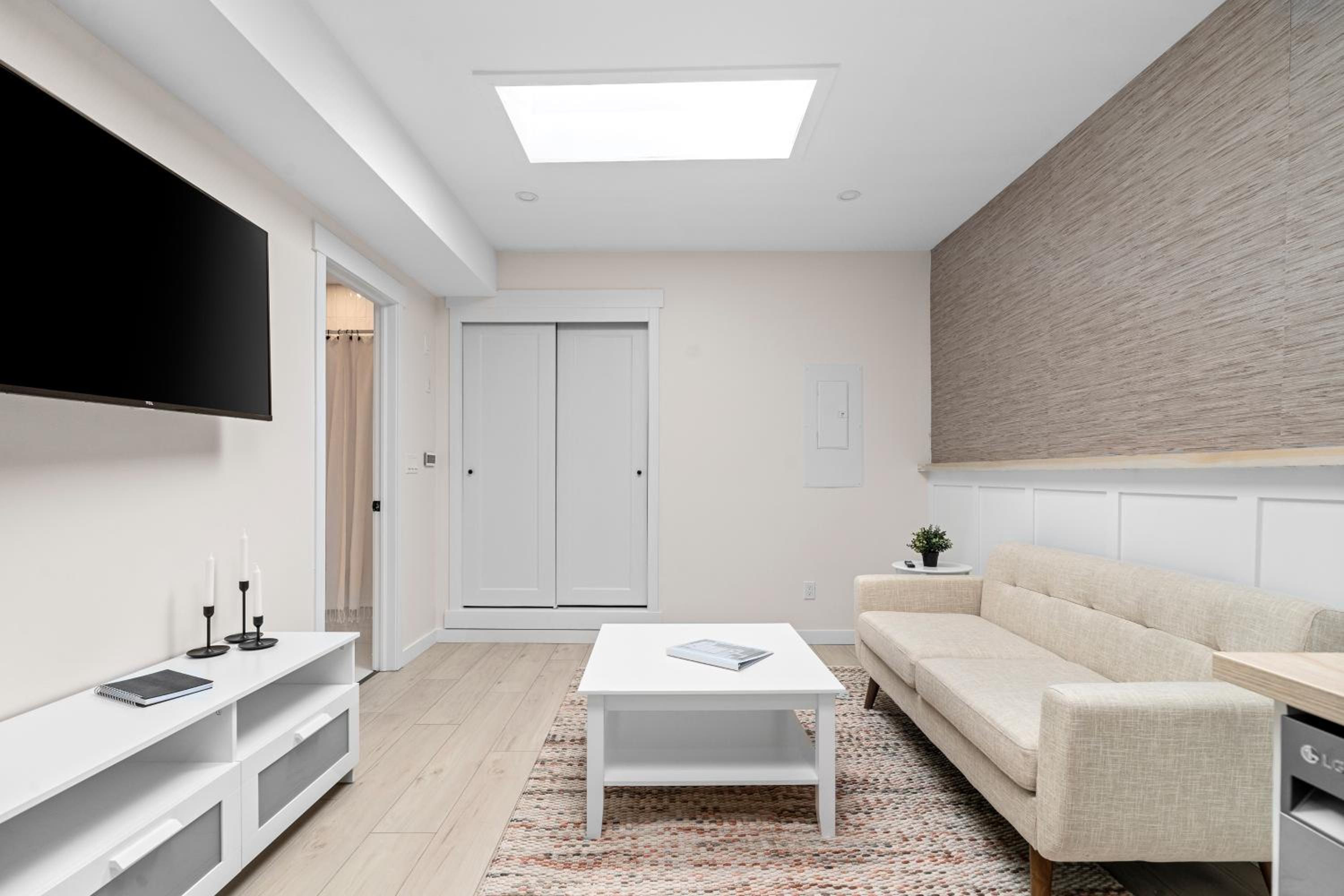 Belleville Vacations - The Olympia: Front Street Flats - Property Image 5