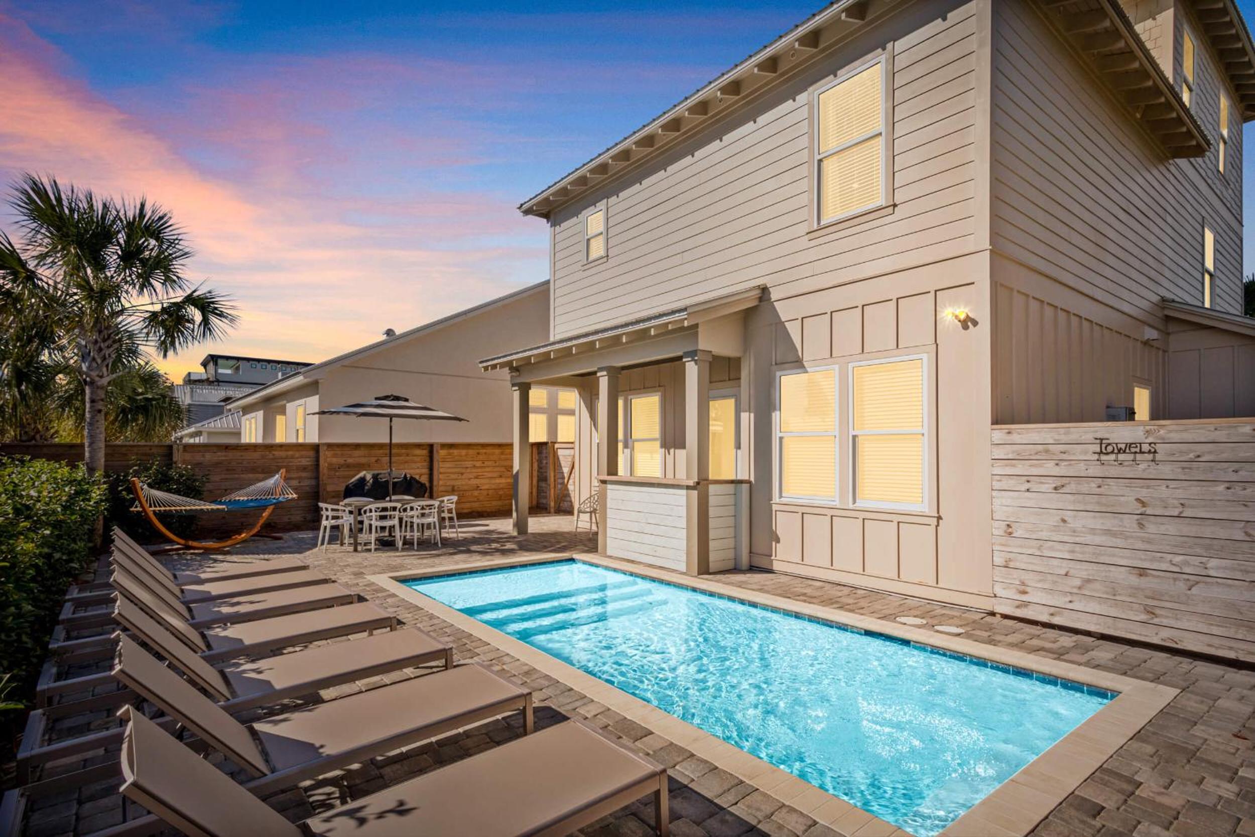 Private Pool Free 6 Seat Golf Cart 4 Min to Beach view 2