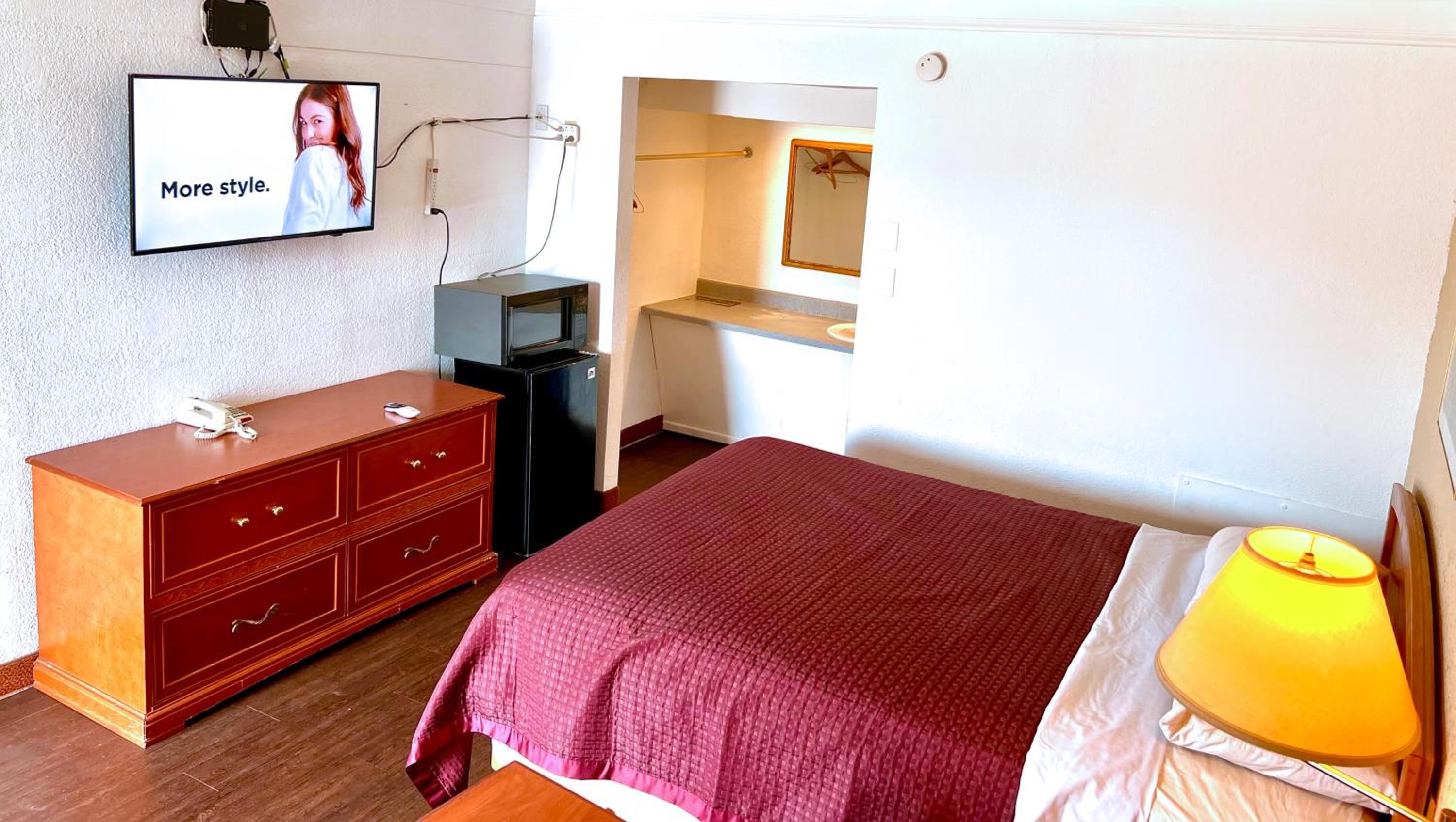 Hillsboro Vacations - Thunderbird Motel Hillsboro - Property Image 3