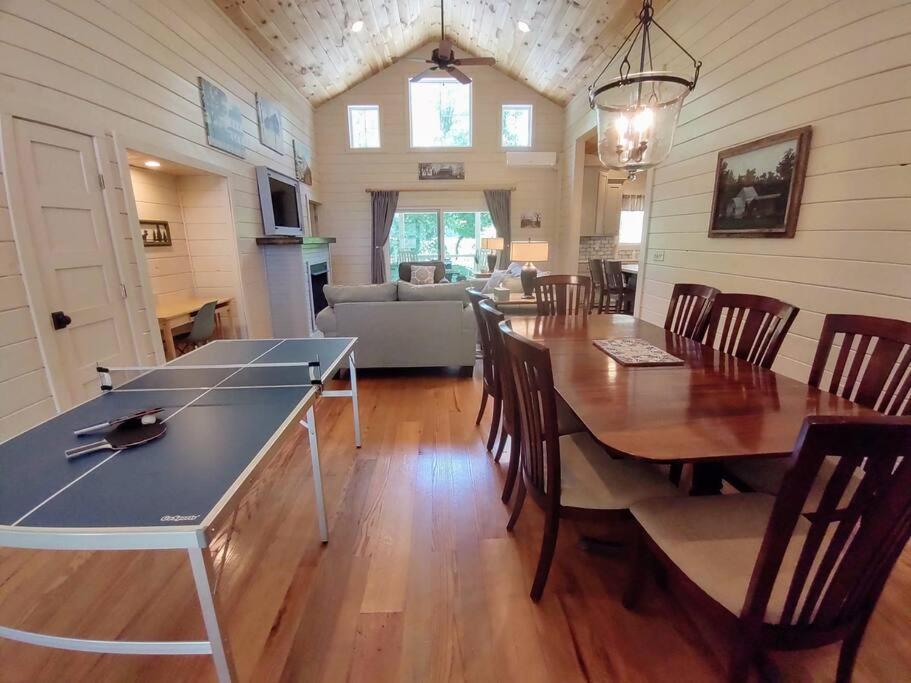 Creekside Quarters, Modern Farmhouse, Deep Creek your Backyard Oasis, Hot Tub, Covered Porch, Ping Pong, Fire Pit, Outdoor Games, Close to Town & Entrance  view 4