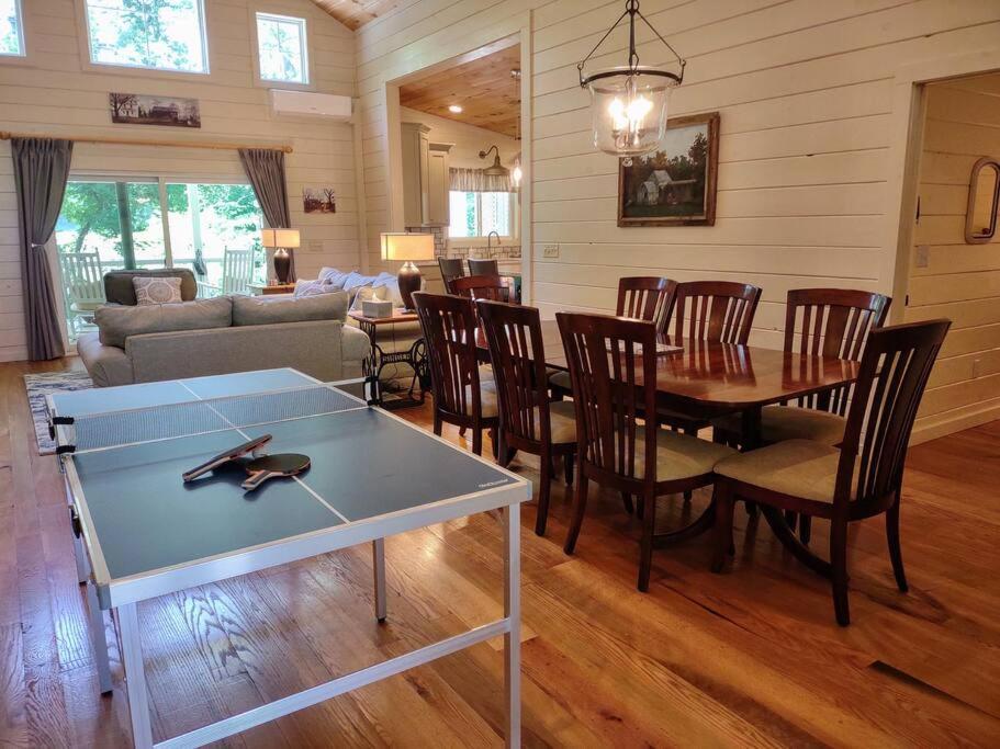 Creekside Quarters, Modern Farmhouse, Deep Creek your Backyard Oasis, Hot Tub, Covered Porch, Ping Pong, Fire Pit, Outdoor Games, Close to Town & Entrance  view 5